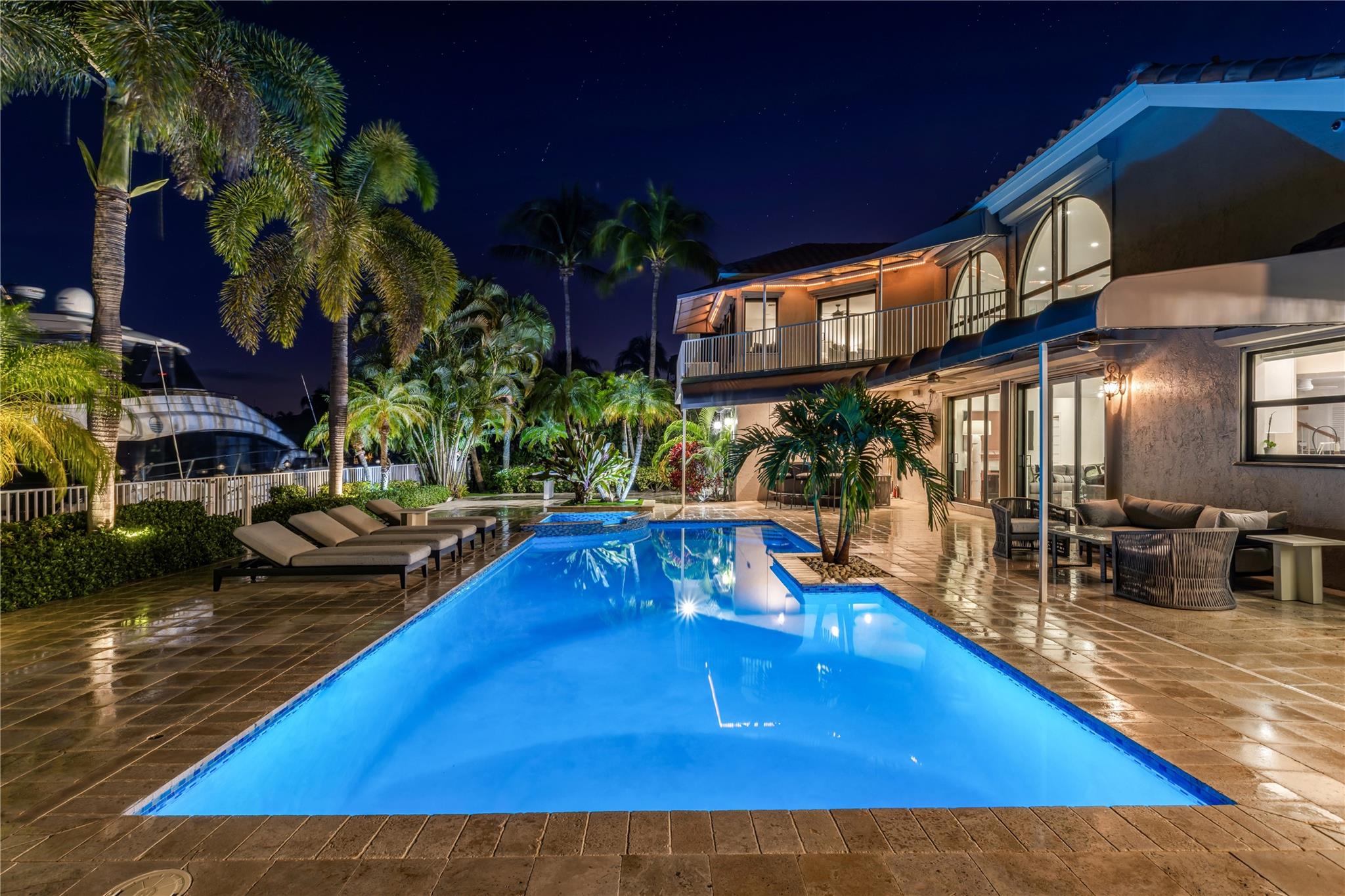 Homes for sale in Lighthouse Point, FL | 2325 Ne 28Th St, Lighthouse Point, FL 33064 | MLS# F10533138