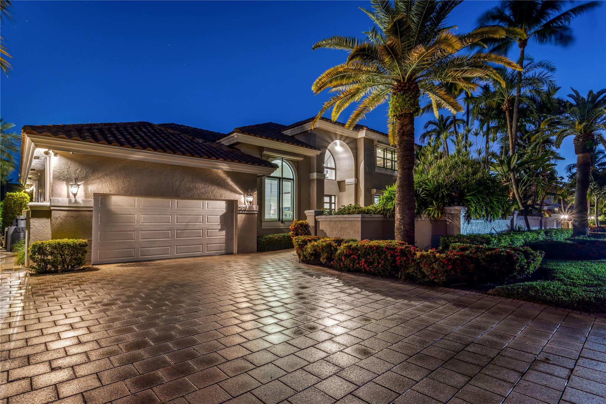 Homes for sale in Lighthouse Point, FL | 2325 Ne 28Th St, Lighthouse Point, FL 33064 | MLS# F10533138