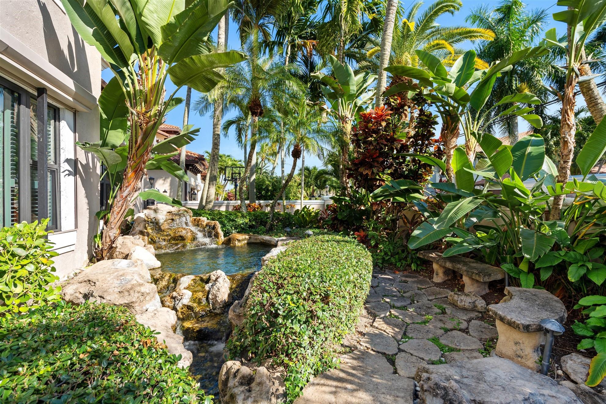 Homes for sale in Lighthouse Point, FL | 2325 Ne 28Th St, Lighthouse Point, FL 33064 | MLS# F10533138