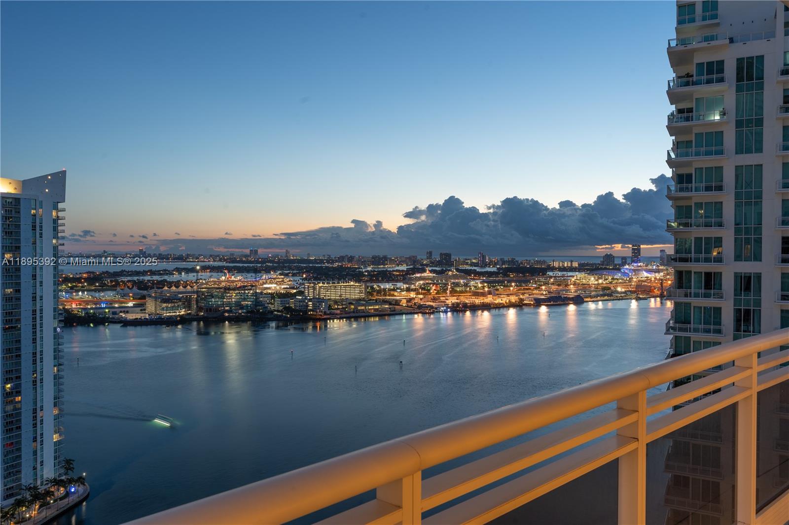 Condo for Sale in Miami, FL