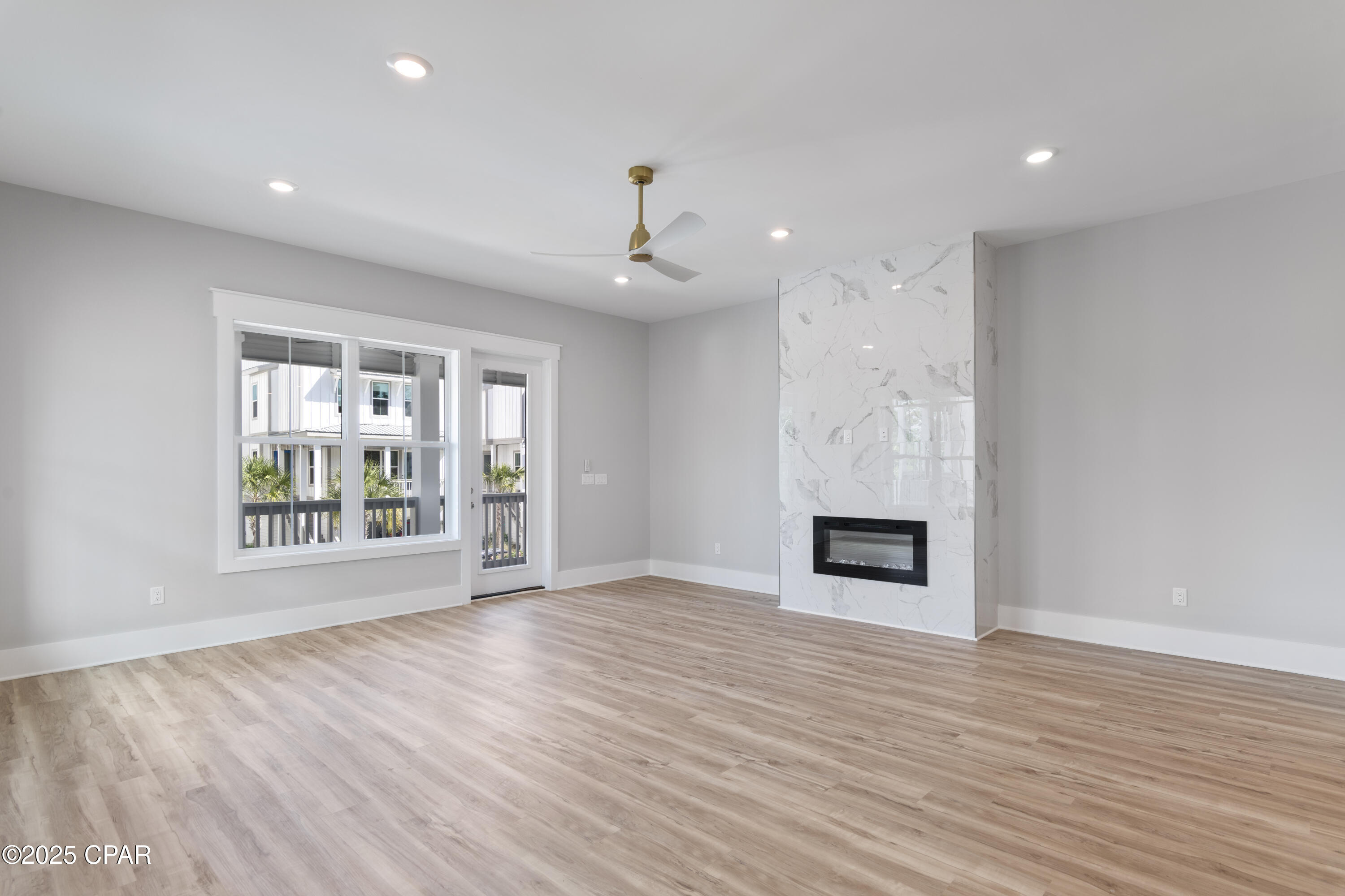 Image 21 For 24 Queen Palm Drive