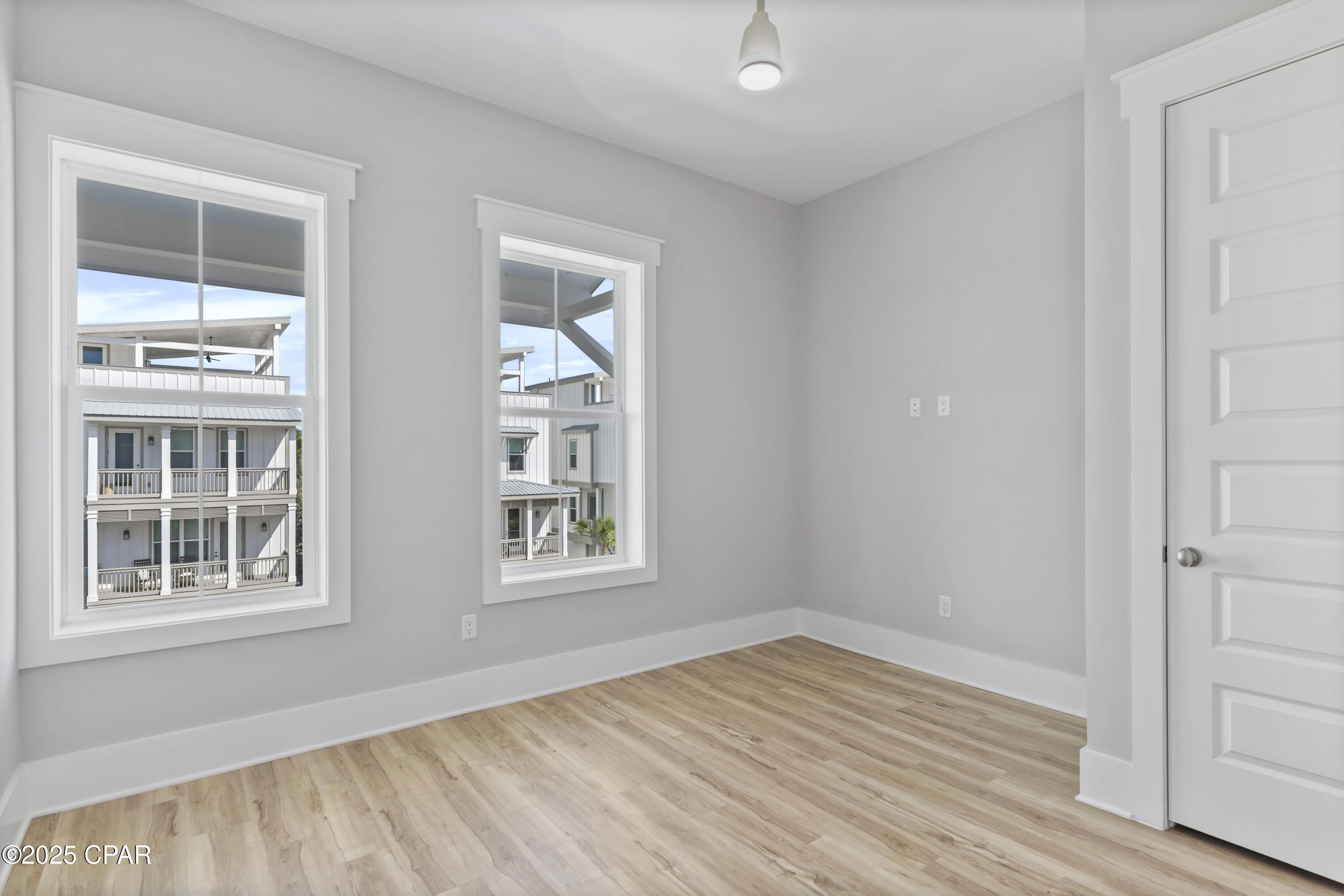 Image 47 For 24 Queen Palm Drive