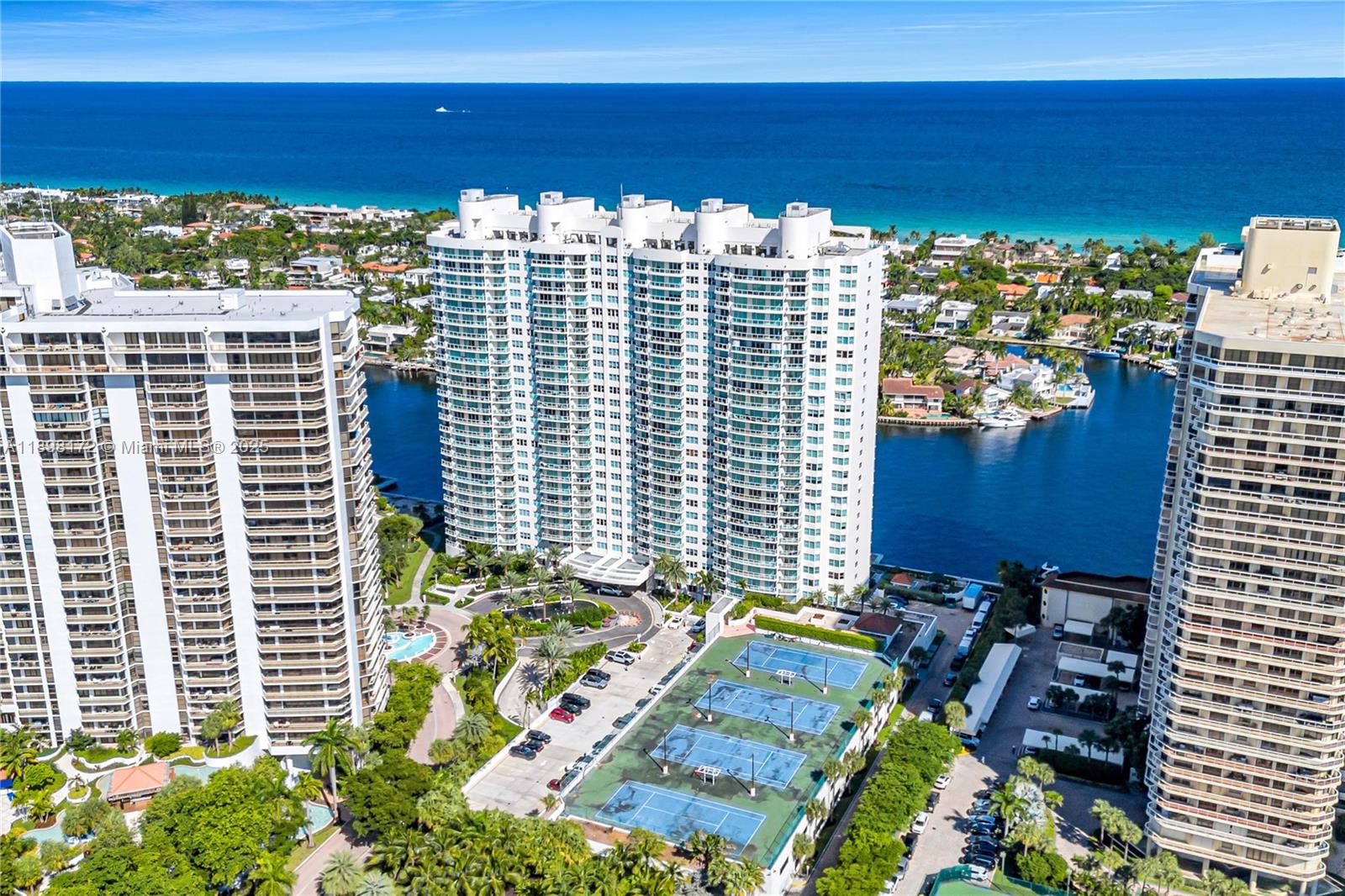 Condo for Sale in Aventura, FL