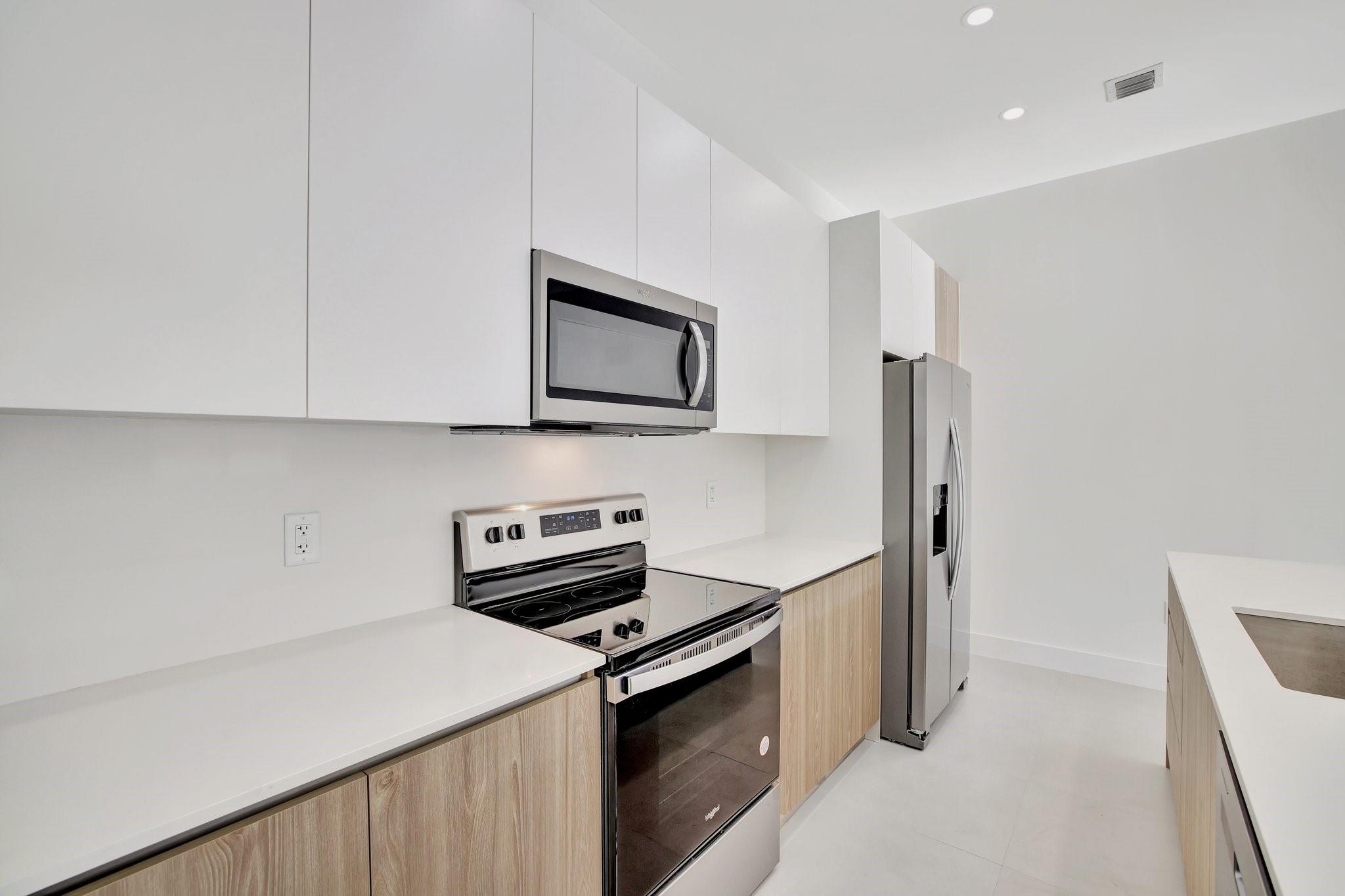 Homes for sale in Oakland Park, FL | 4208 Ne 7Th Ter #8, Oakland Park, FL 33334 | MLS# F10533415