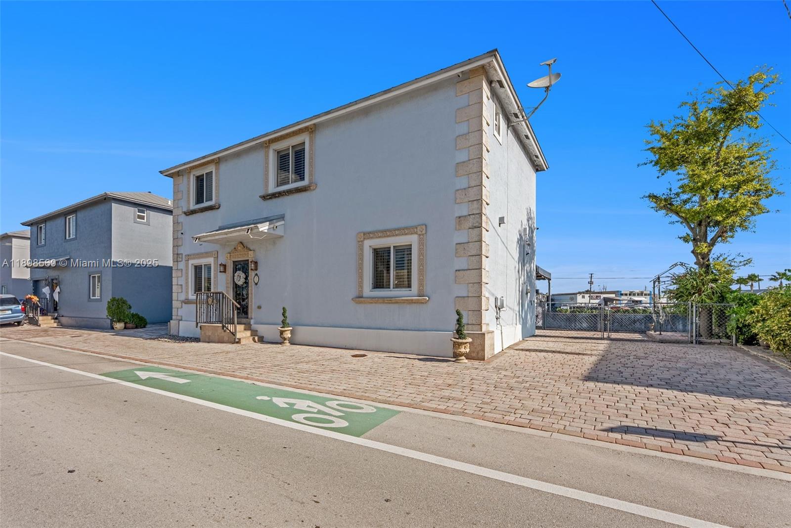 11 53 40 Fla Fruit Land C