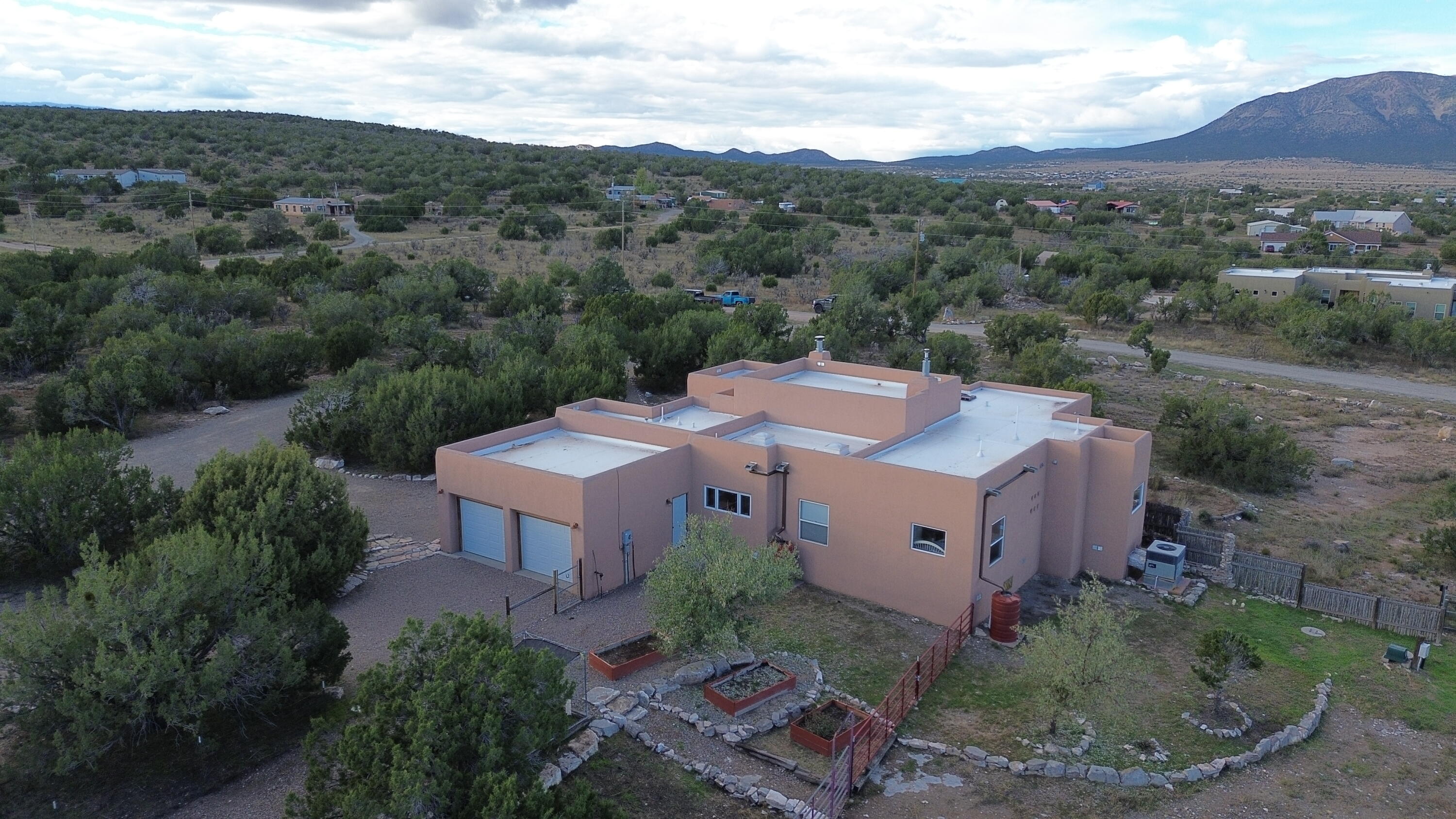 Homes for sale in Edgewood, NM | 8 Quarter Moon Hill Rd, Edgewood, NM 87015 | MLS# 1093501