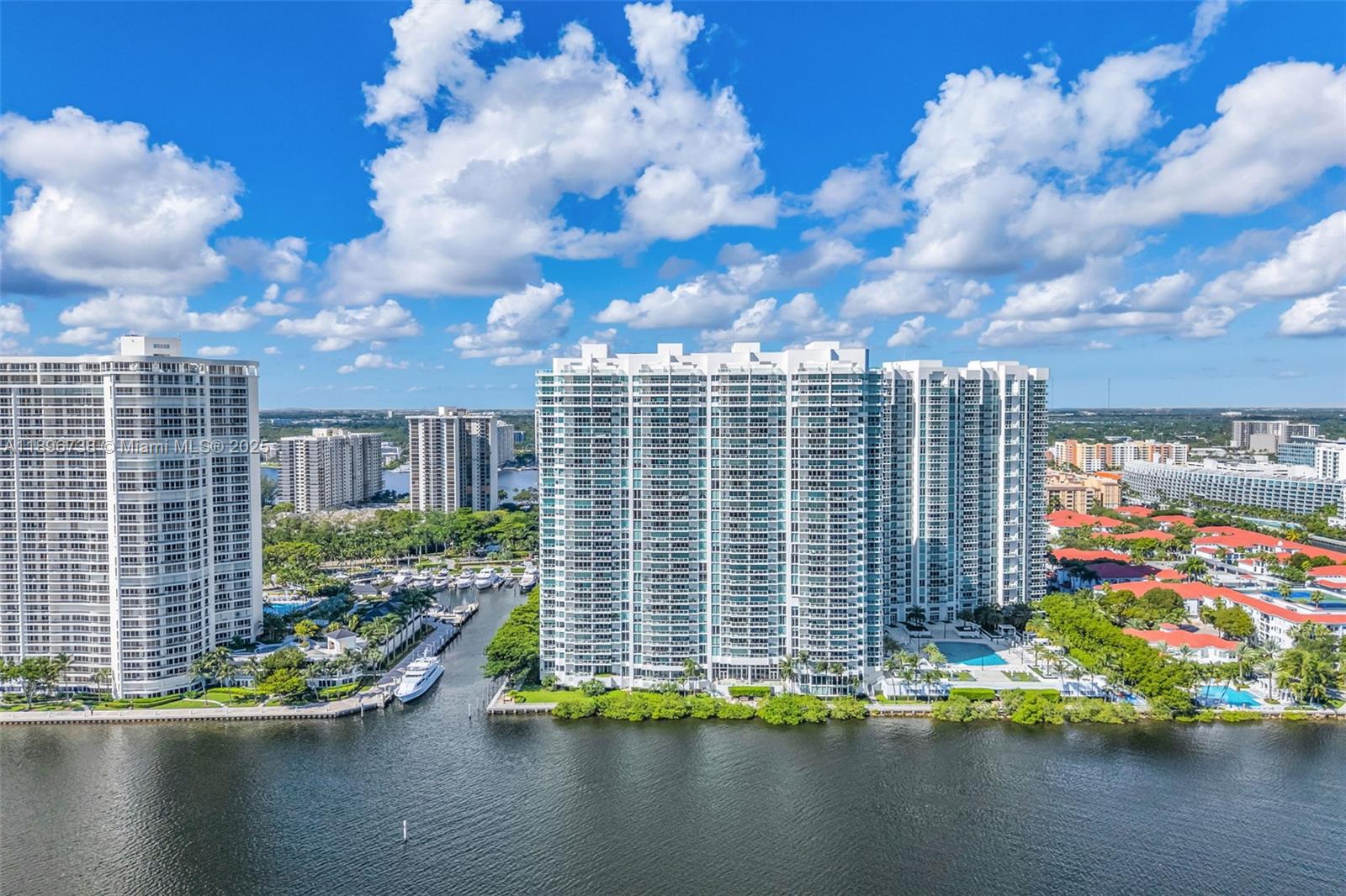 Apartamento en Venta en Aventura, FL