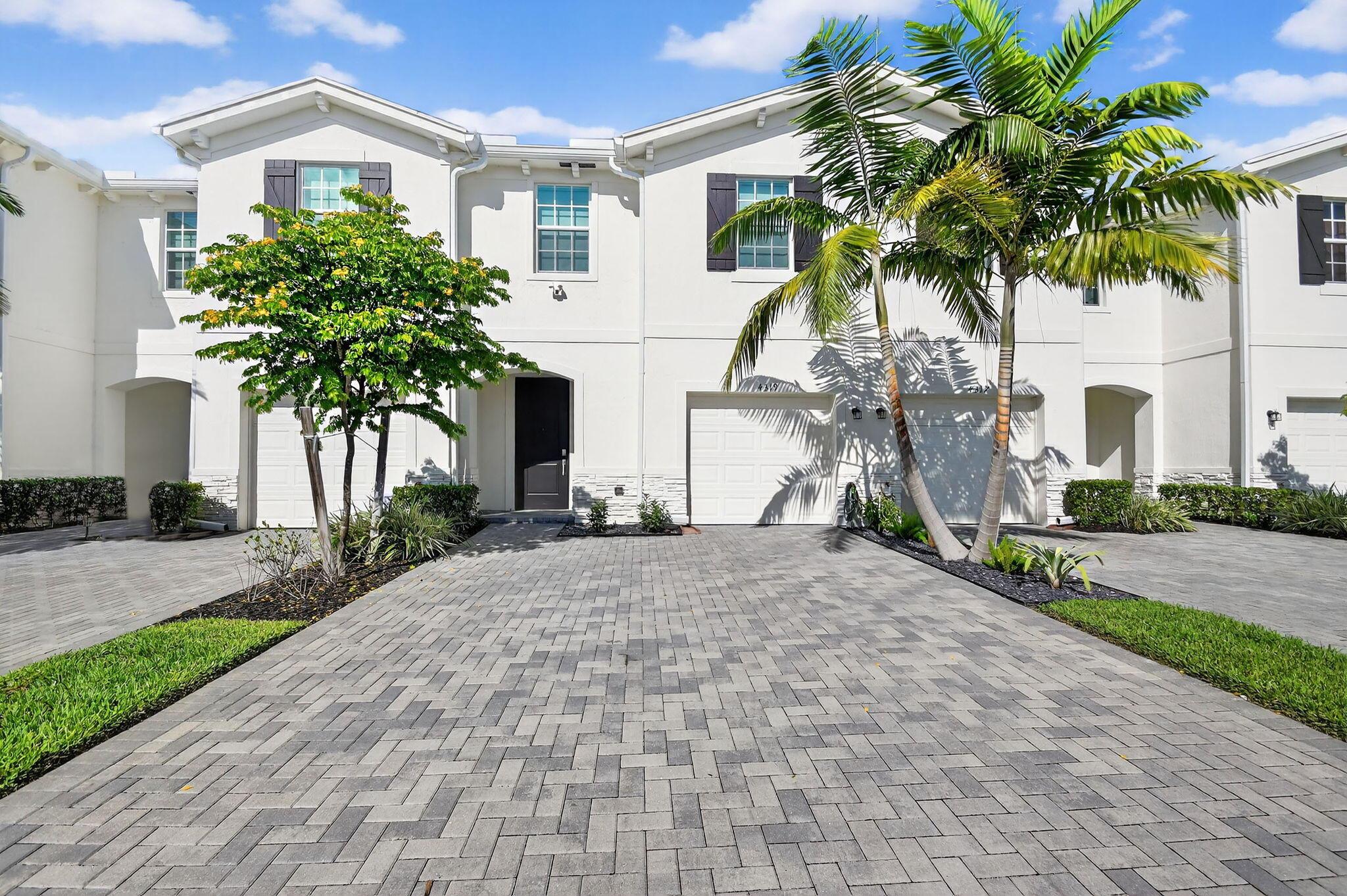 Lakeshore At The Fountain