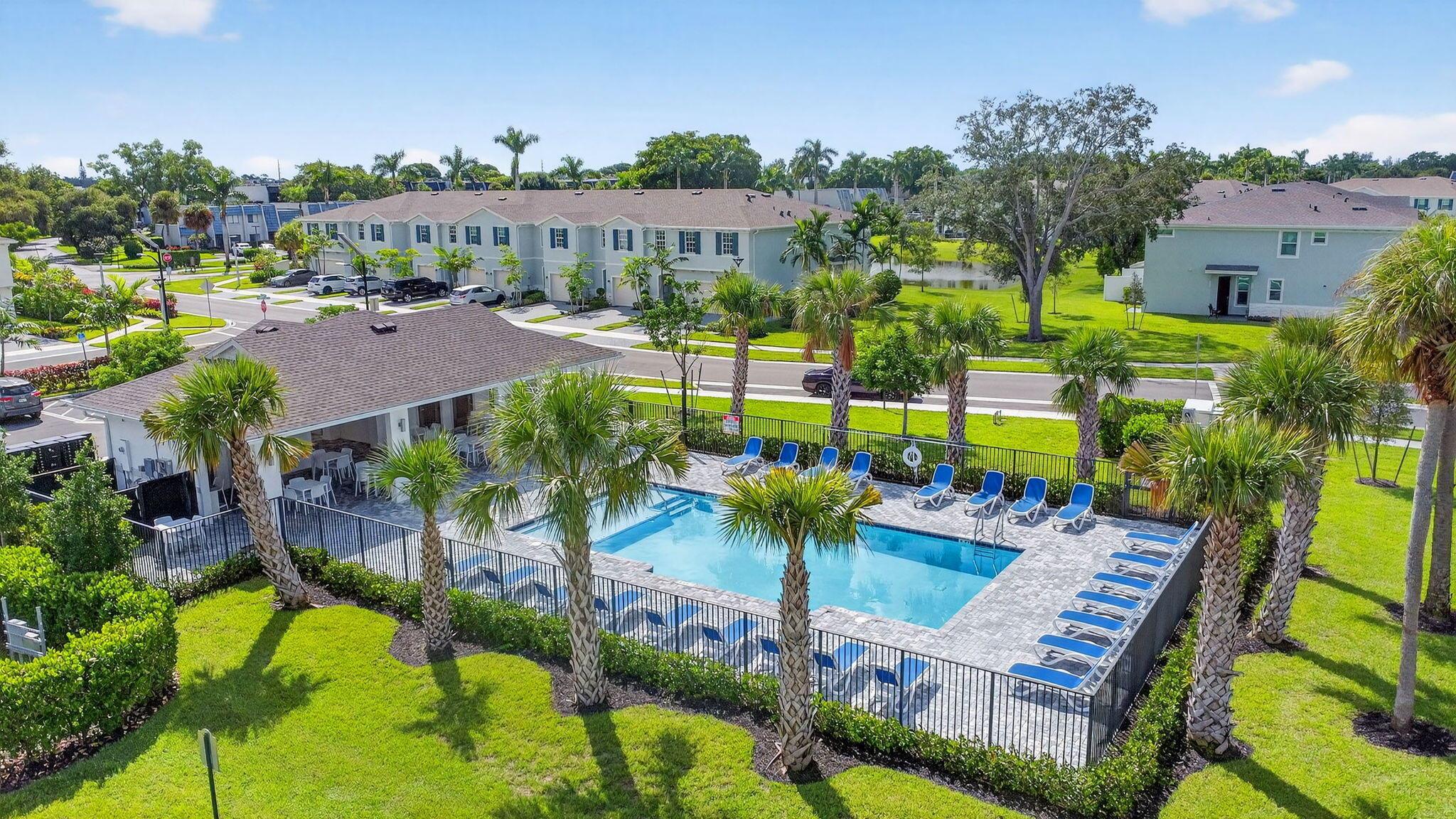 Lakeshore At The Fountain