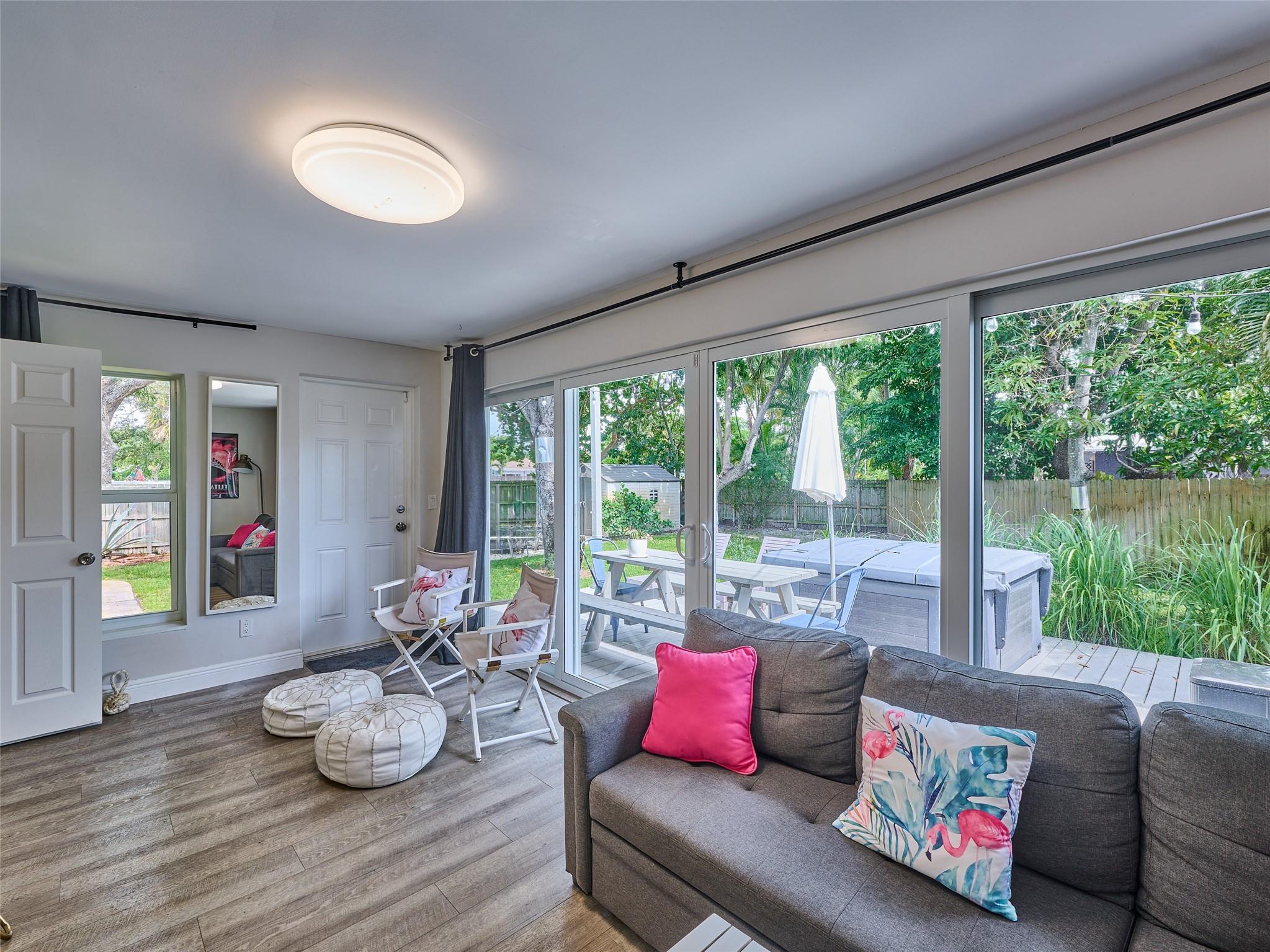 Lauderdale Park 6-33 1/2