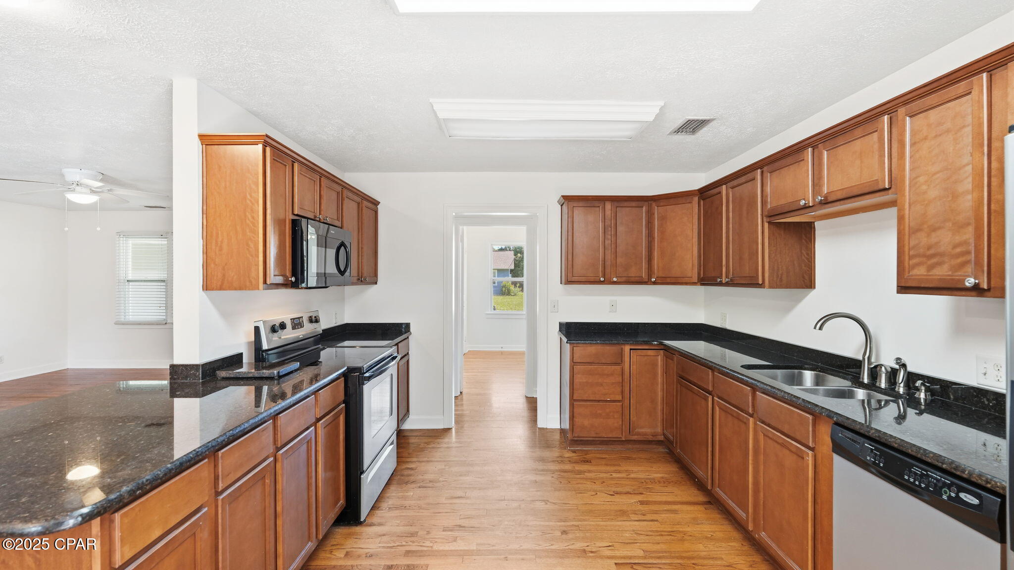 Image 18 For 215 Macarthur Avenue