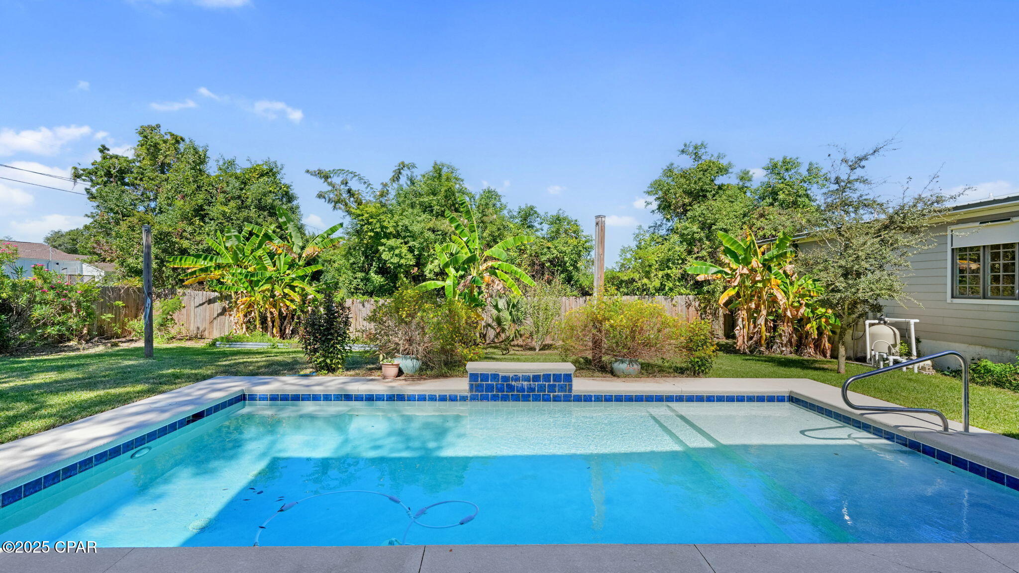 Image 2 For 215 Macarthur Avenue