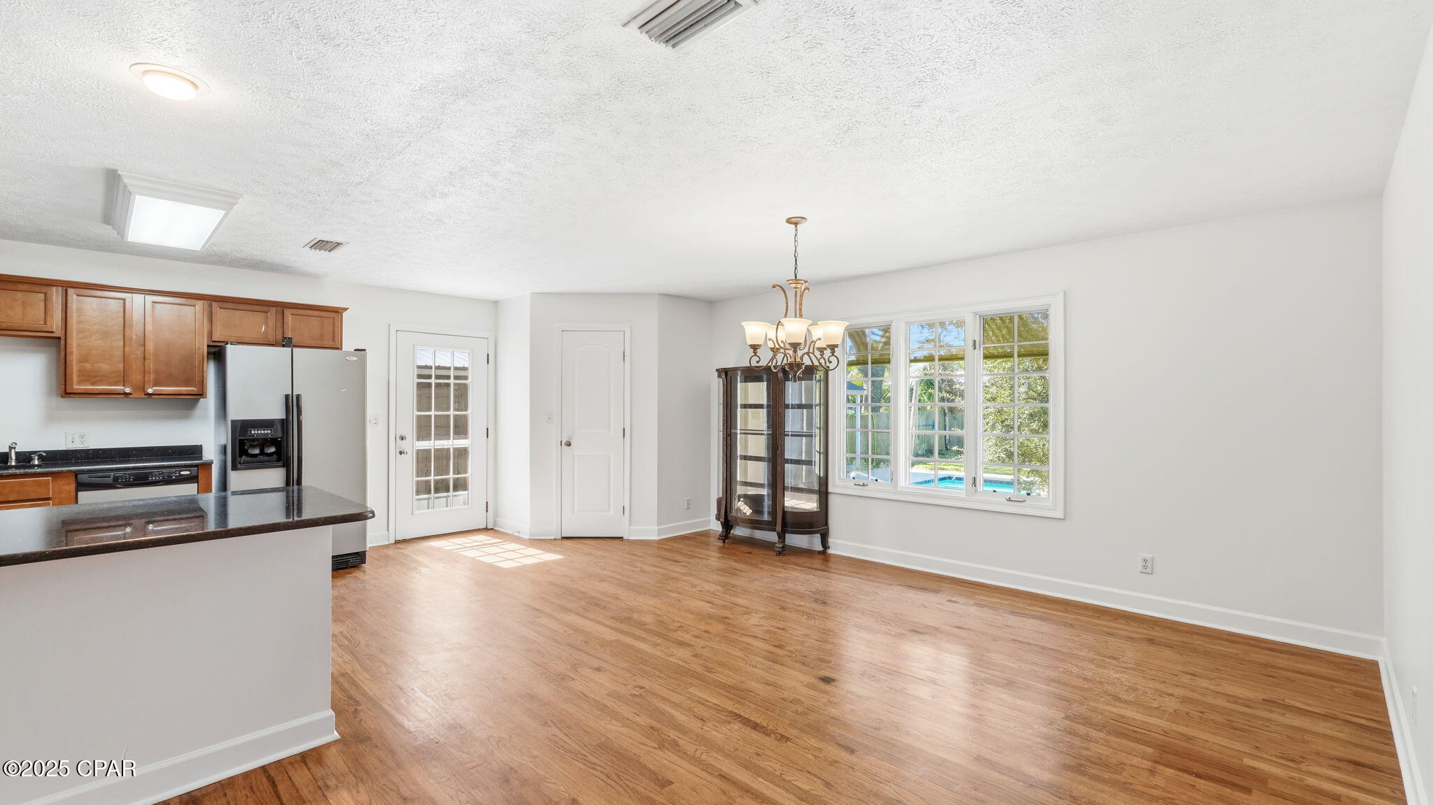 Image 21 For 215 Macarthur Avenue