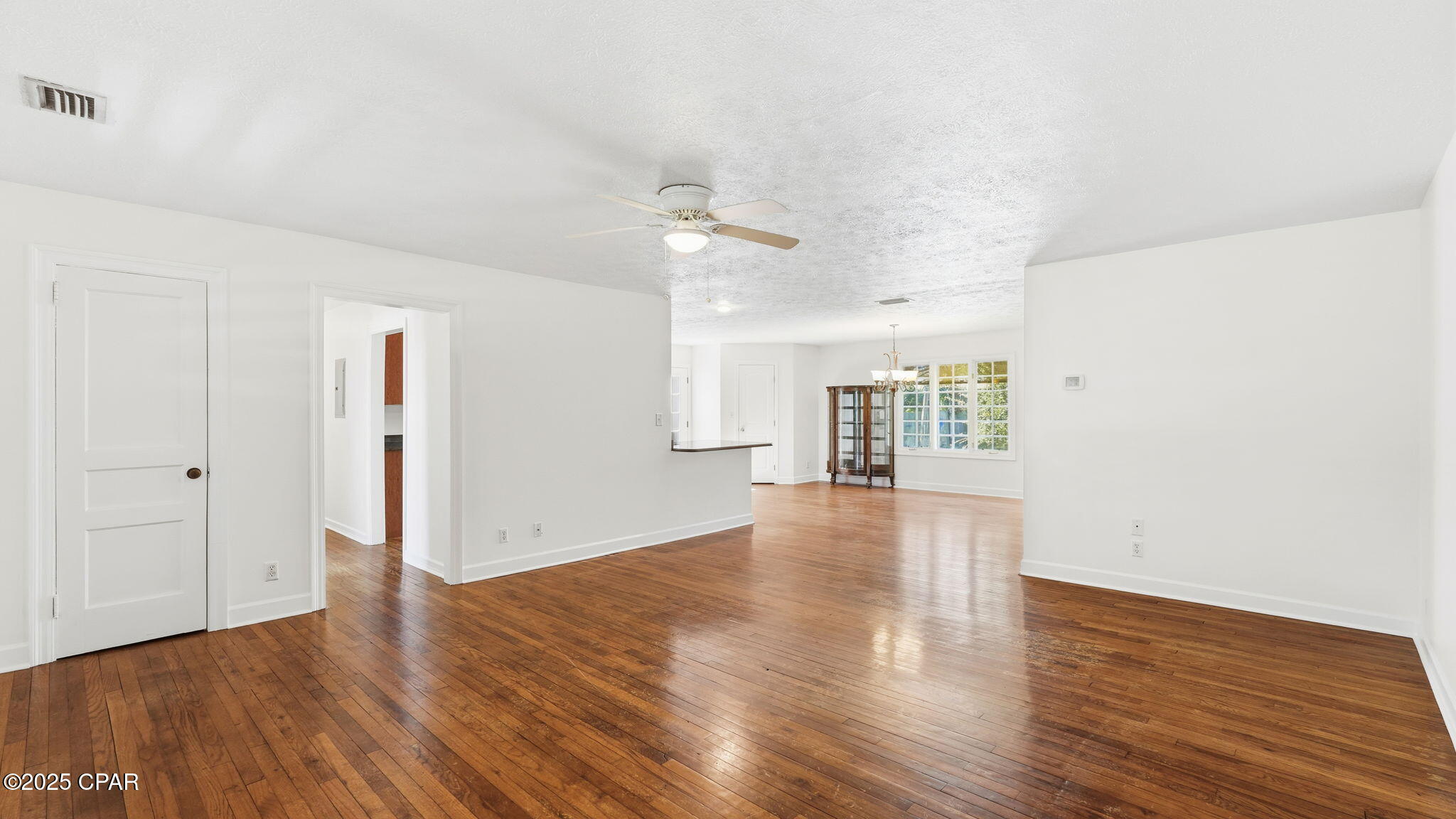 Image 22 For 215 Macarthur Avenue