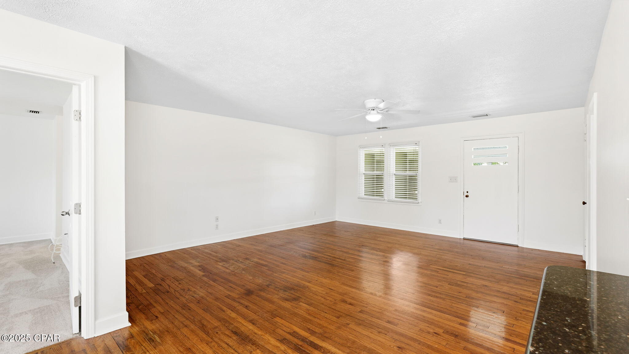 Image 23 For 215 Macarthur Avenue