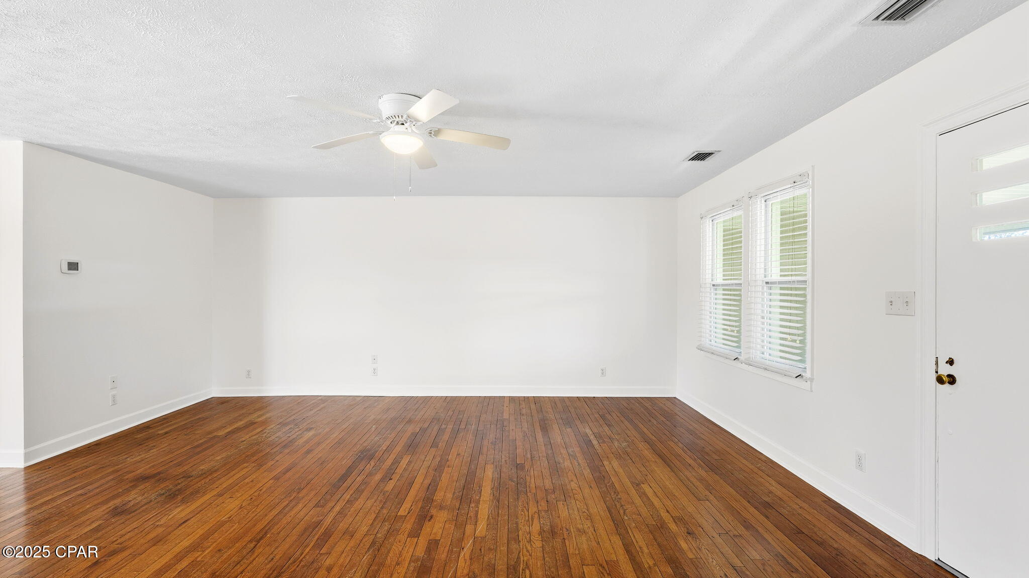 Image 24 For 215 Macarthur Avenue