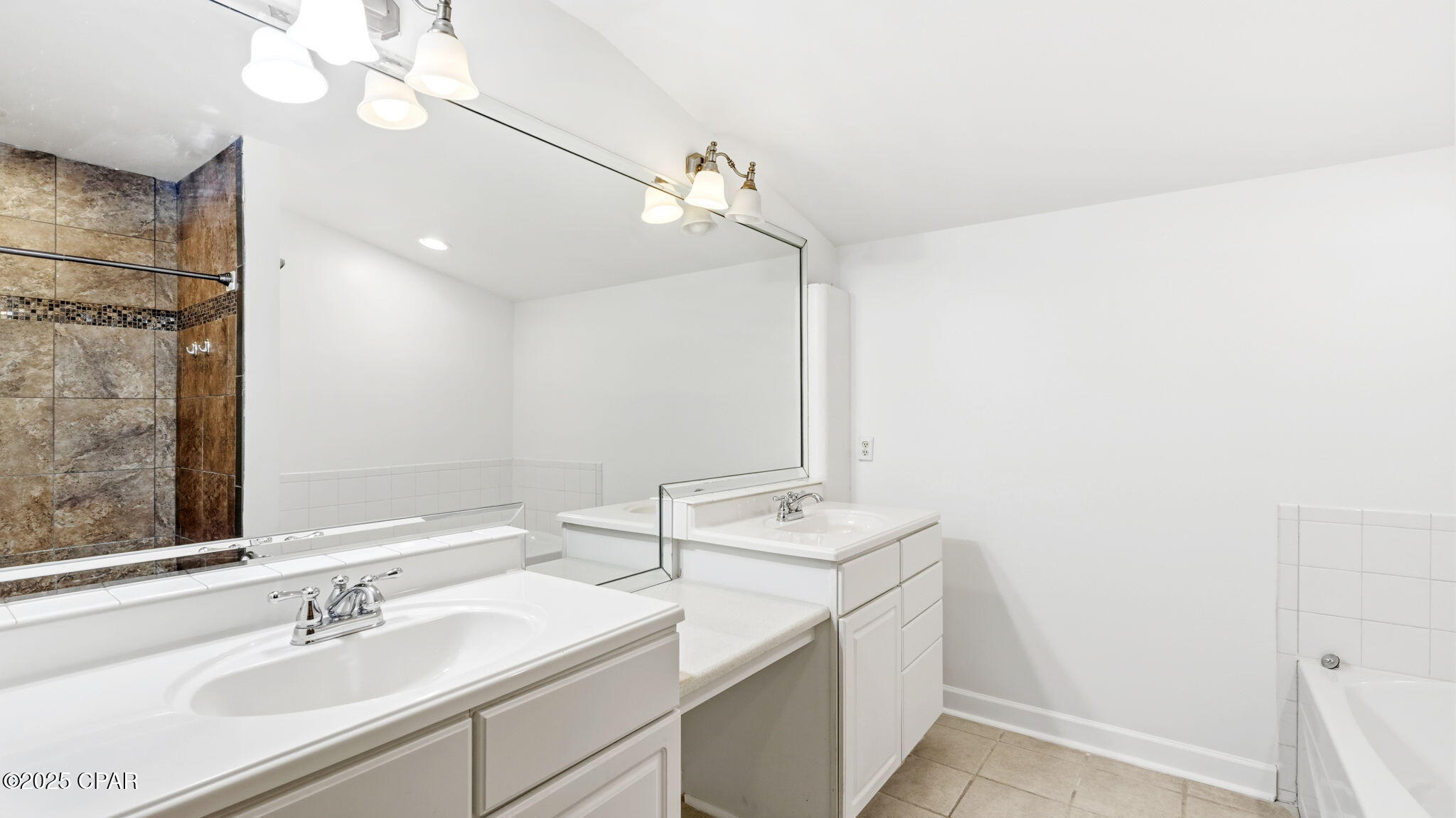 Image 31 For 215 Macarthur Avenue