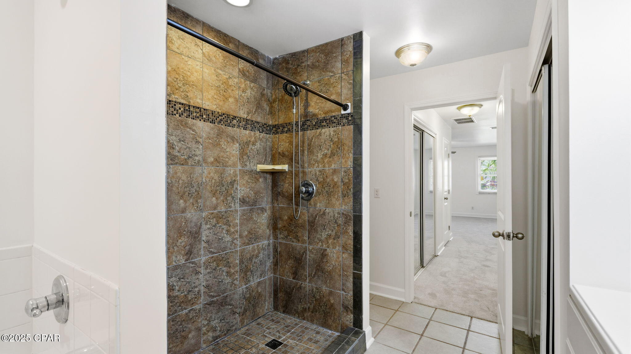 Image 32 For 215 Macarthur Avenue