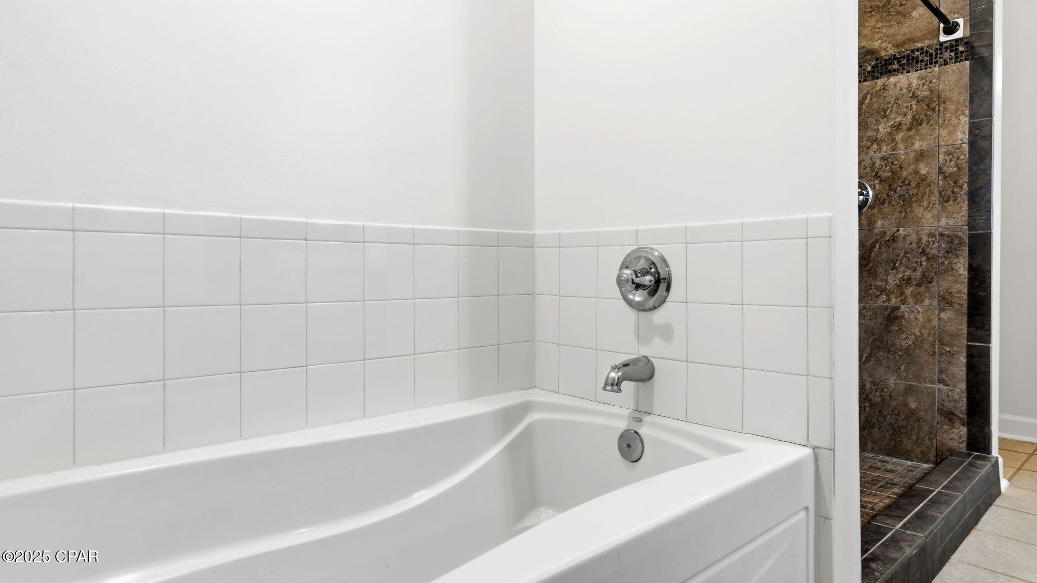 Image 33 For 215 Macarthur Avenue