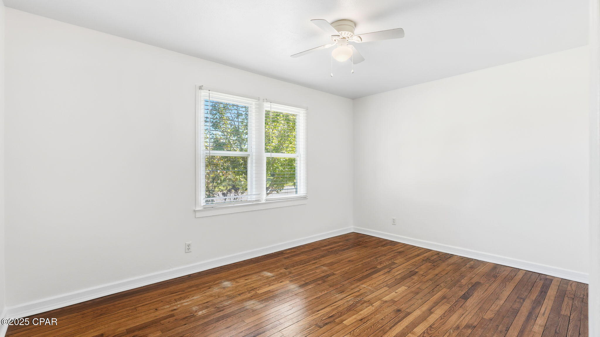 Image 37 For 215 Macarthur Avenue