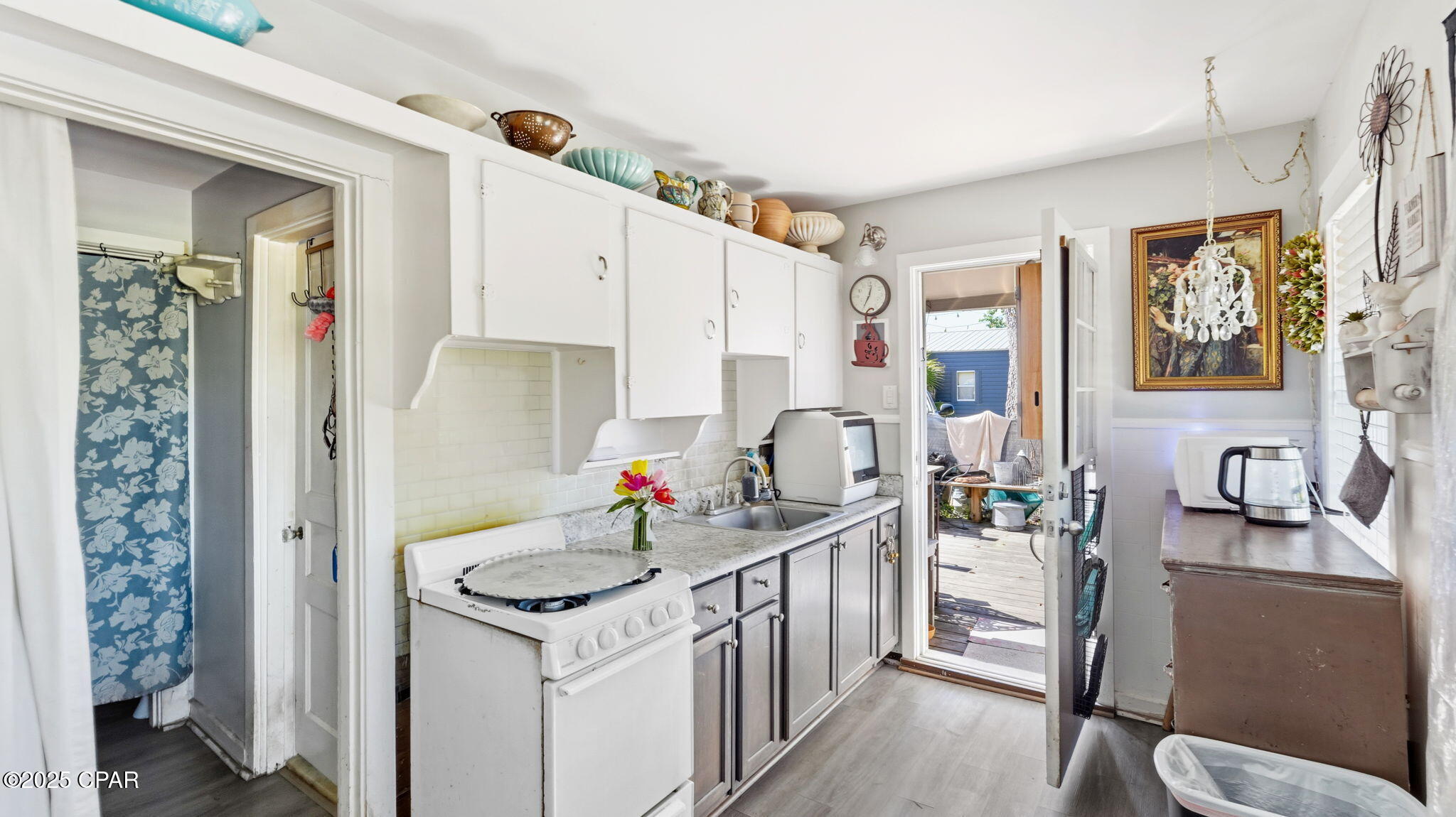 Image 41 For 215 Macarthur Avenue