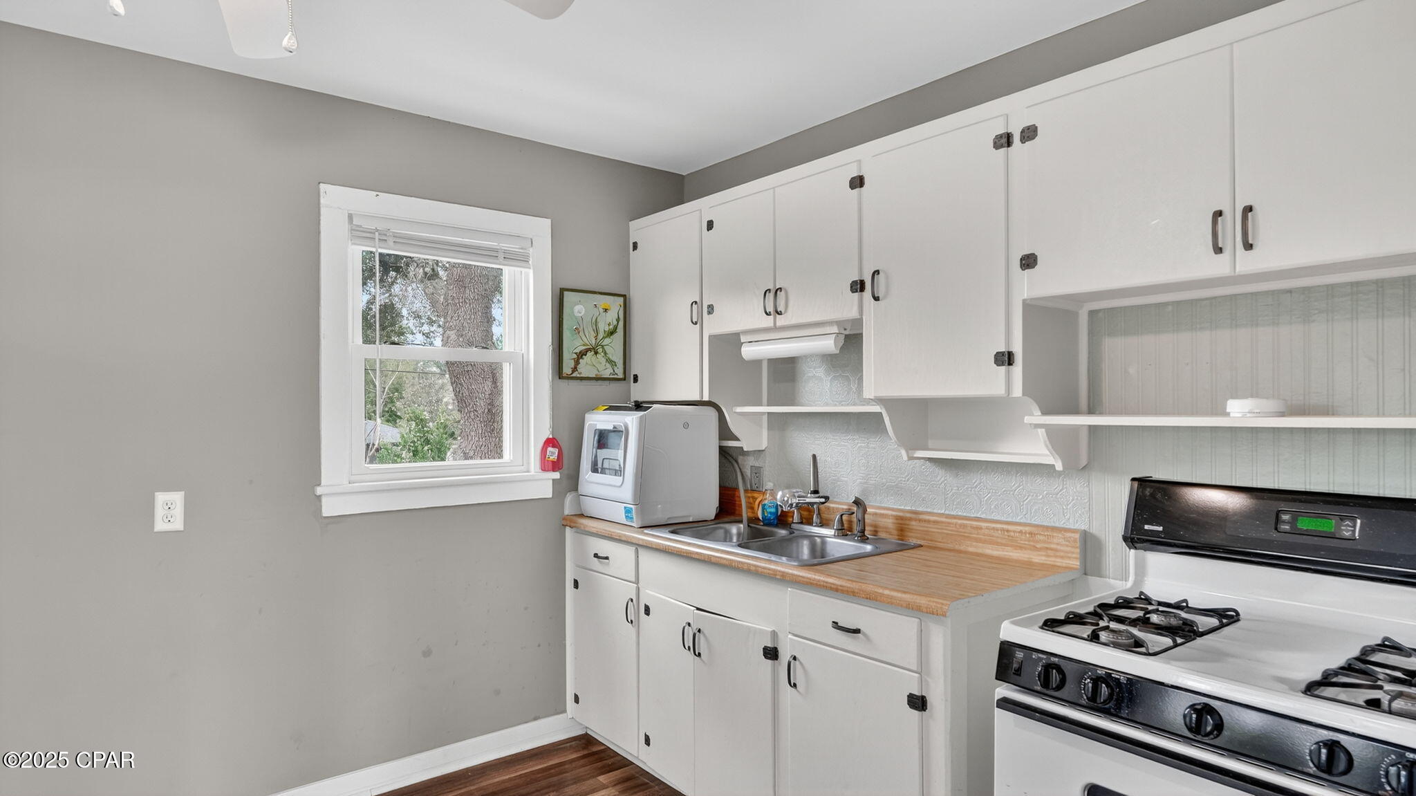 Image 56 For 215 Macarthur Avenue