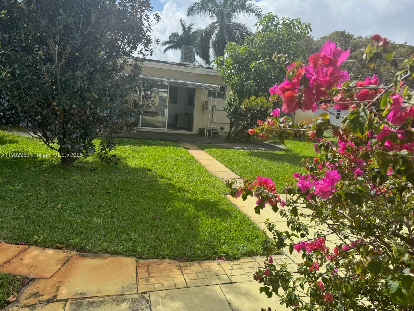 Hollywood South Side Add