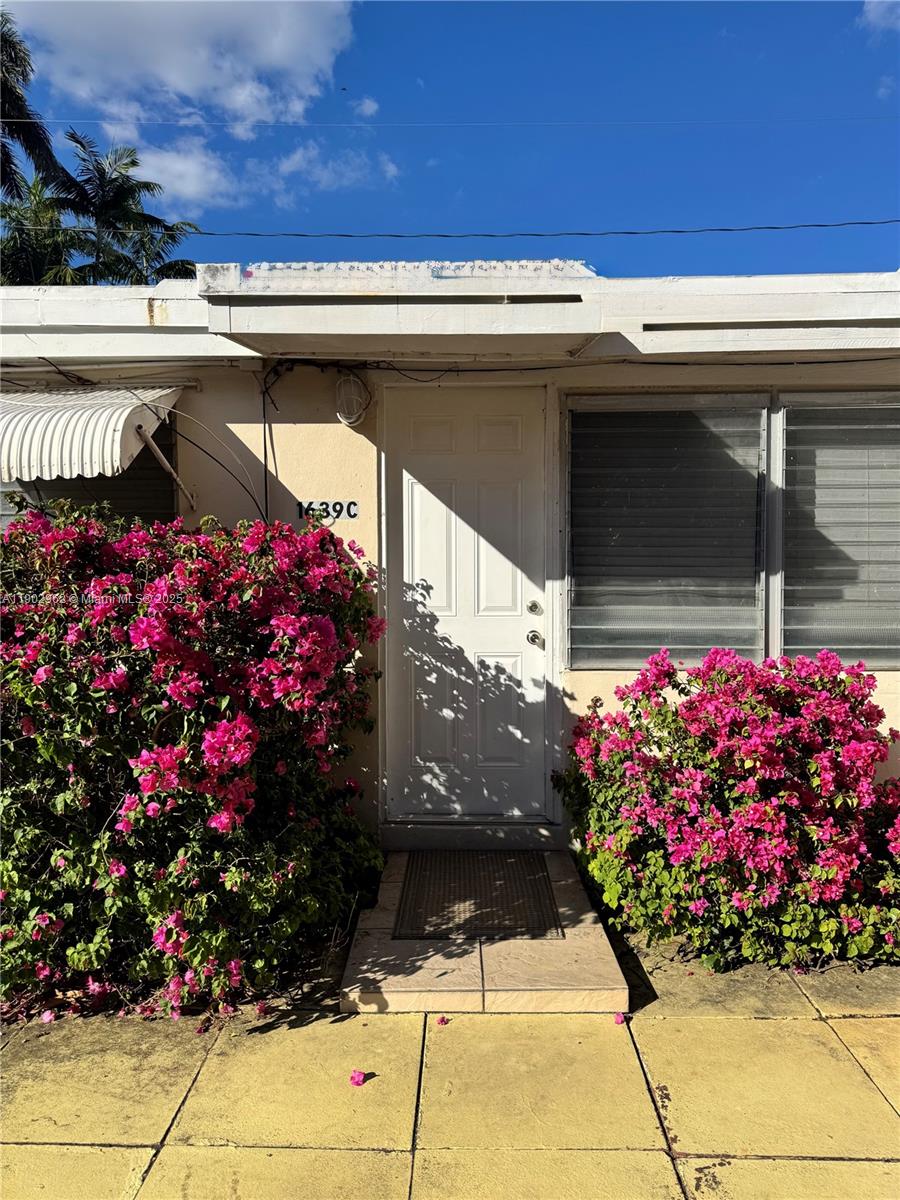 Hollywood South Side Add