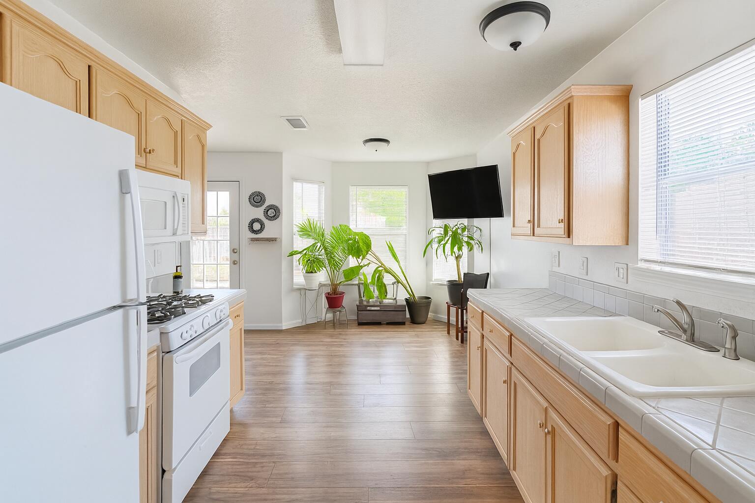 1716 Tierra Del Oso Drive NW Kitchen