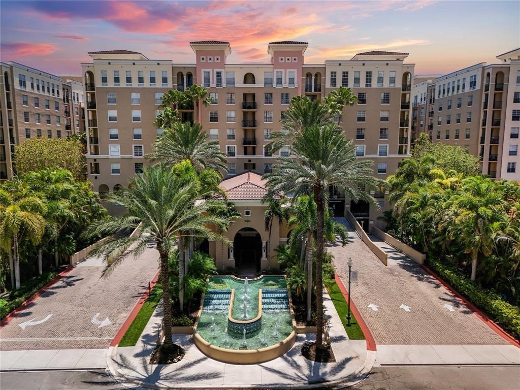 Las Olas By The River