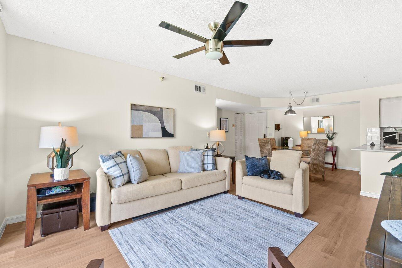 Yacht Club On The Intraco