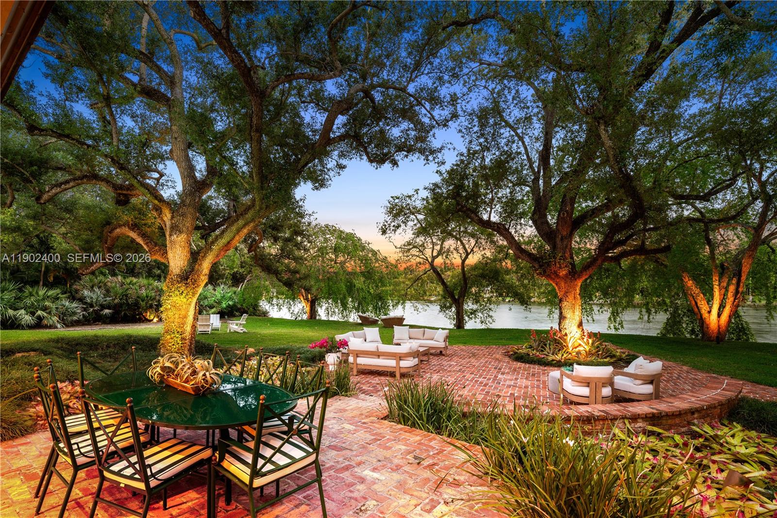 Nathalie & Caroline Sub