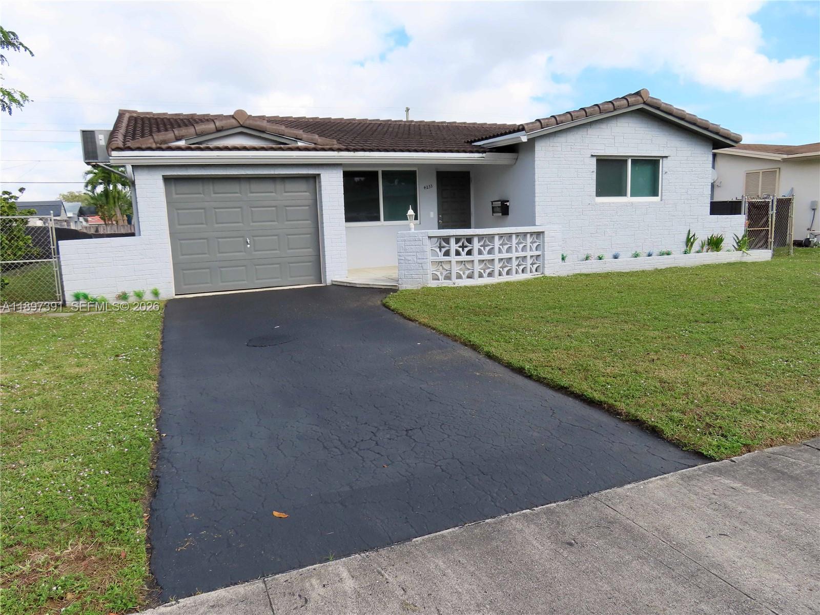 4233 Washington St, Hollywood, Florida 33021