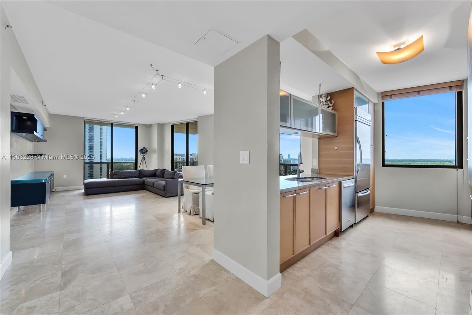 Apartamento à Venda em Sunny Isles Beach, FL