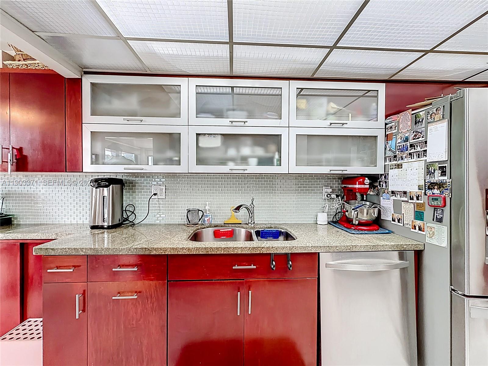 Winston Towers 600 Condo