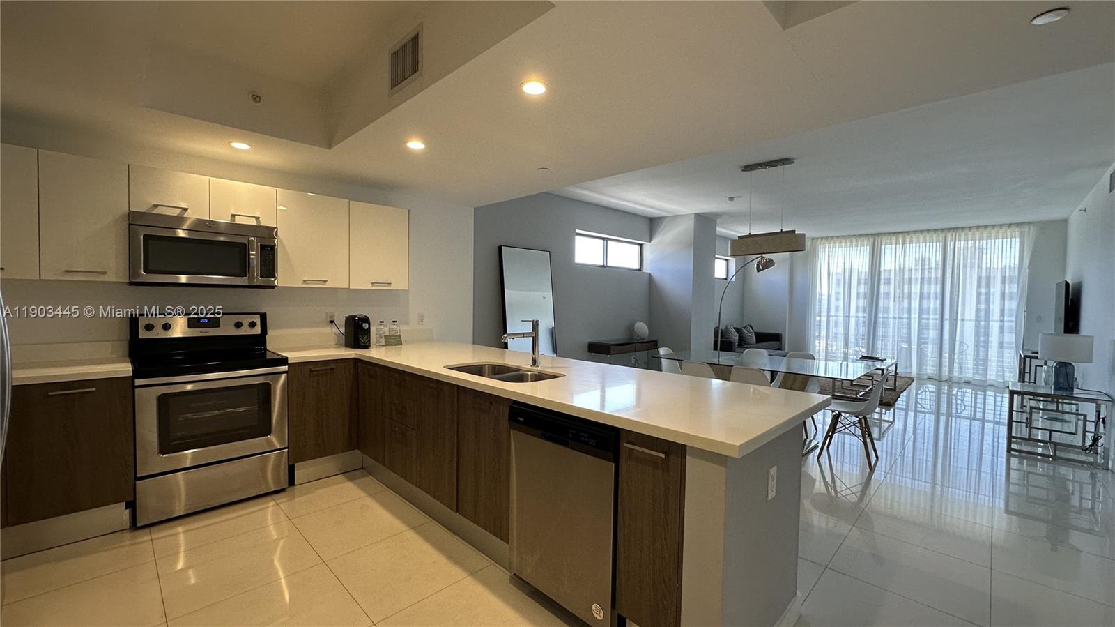 Apartamento à Venda em Bay Harbor Islands, FL
