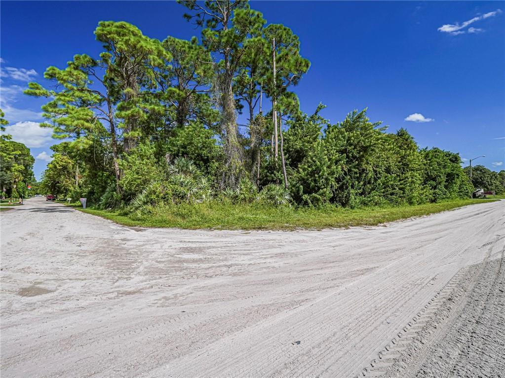 Homes for sale in Vero Beach, FL | 1290 10Th Court Sw, Vero Beach, FL 32962 | MLS# R11135686