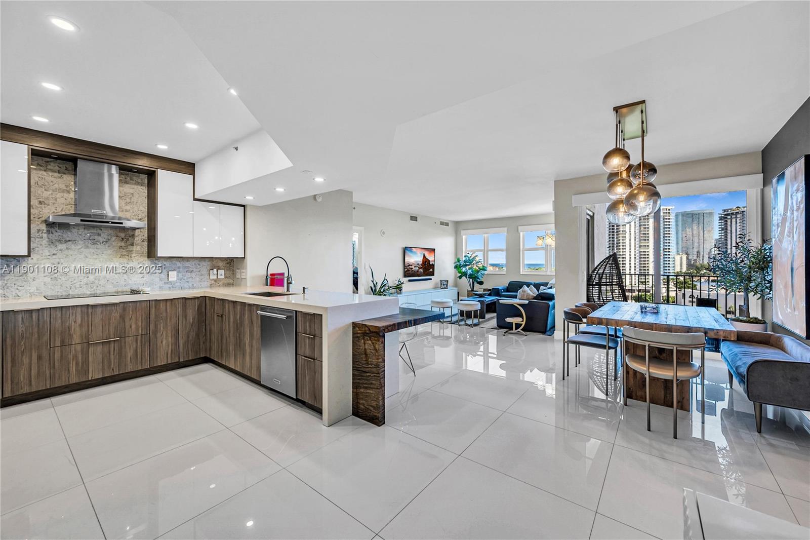 Turnberry Village So Towe