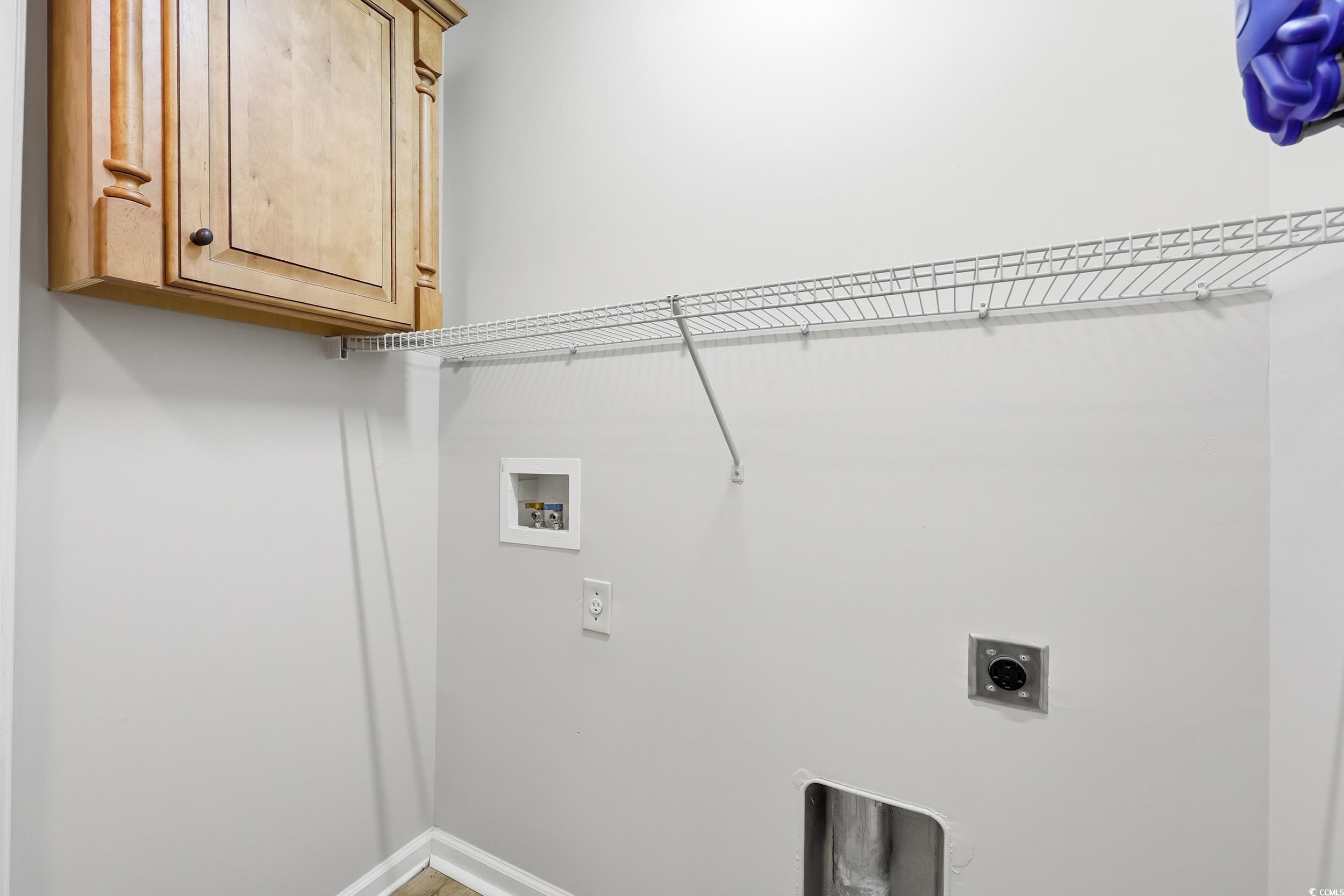 Washroom with washer hookup and electric dryer hookup
