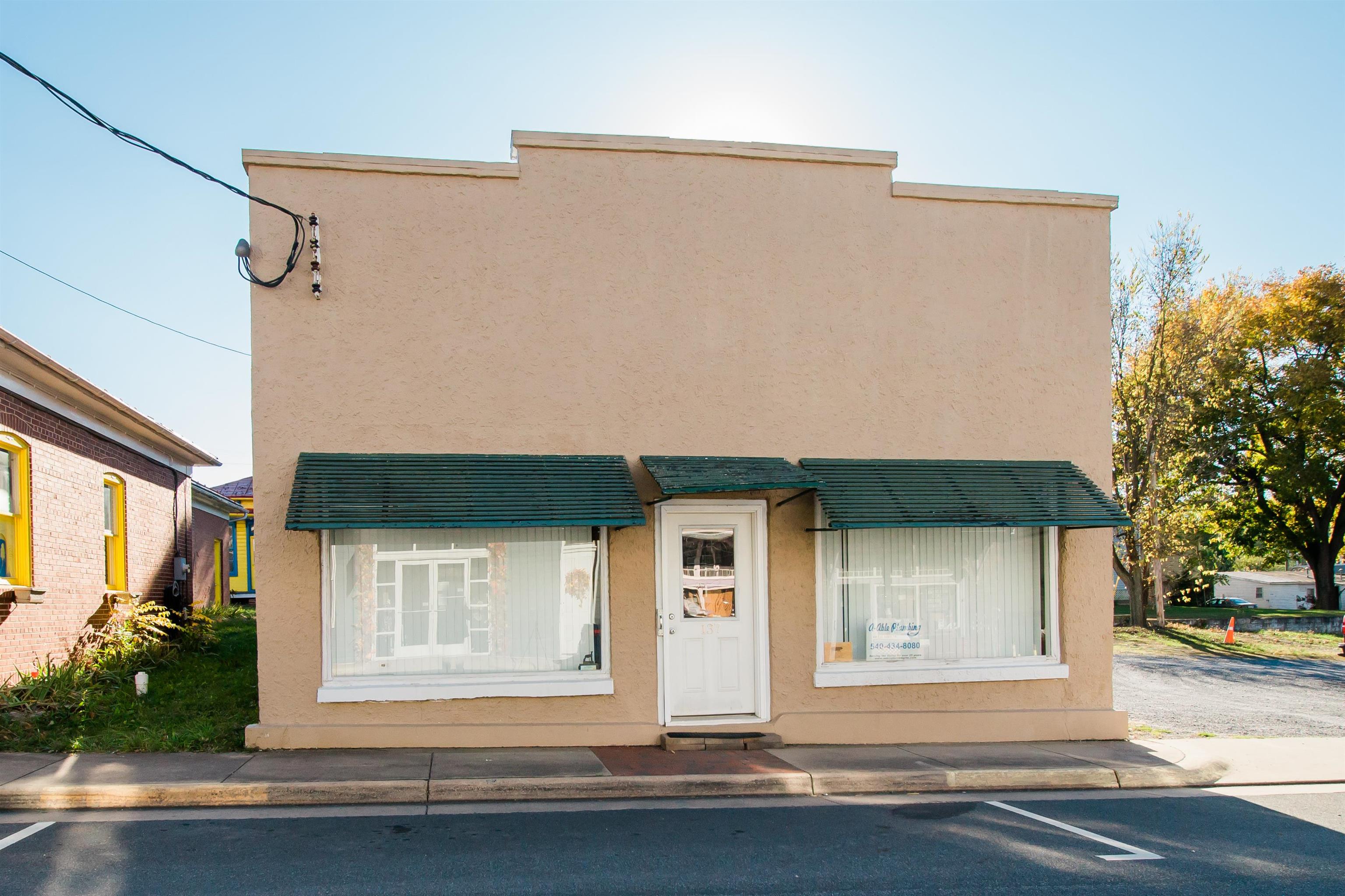 137 N MAIN ST exterior