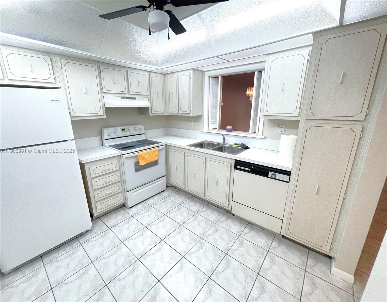 Polynesian Gardens Condom