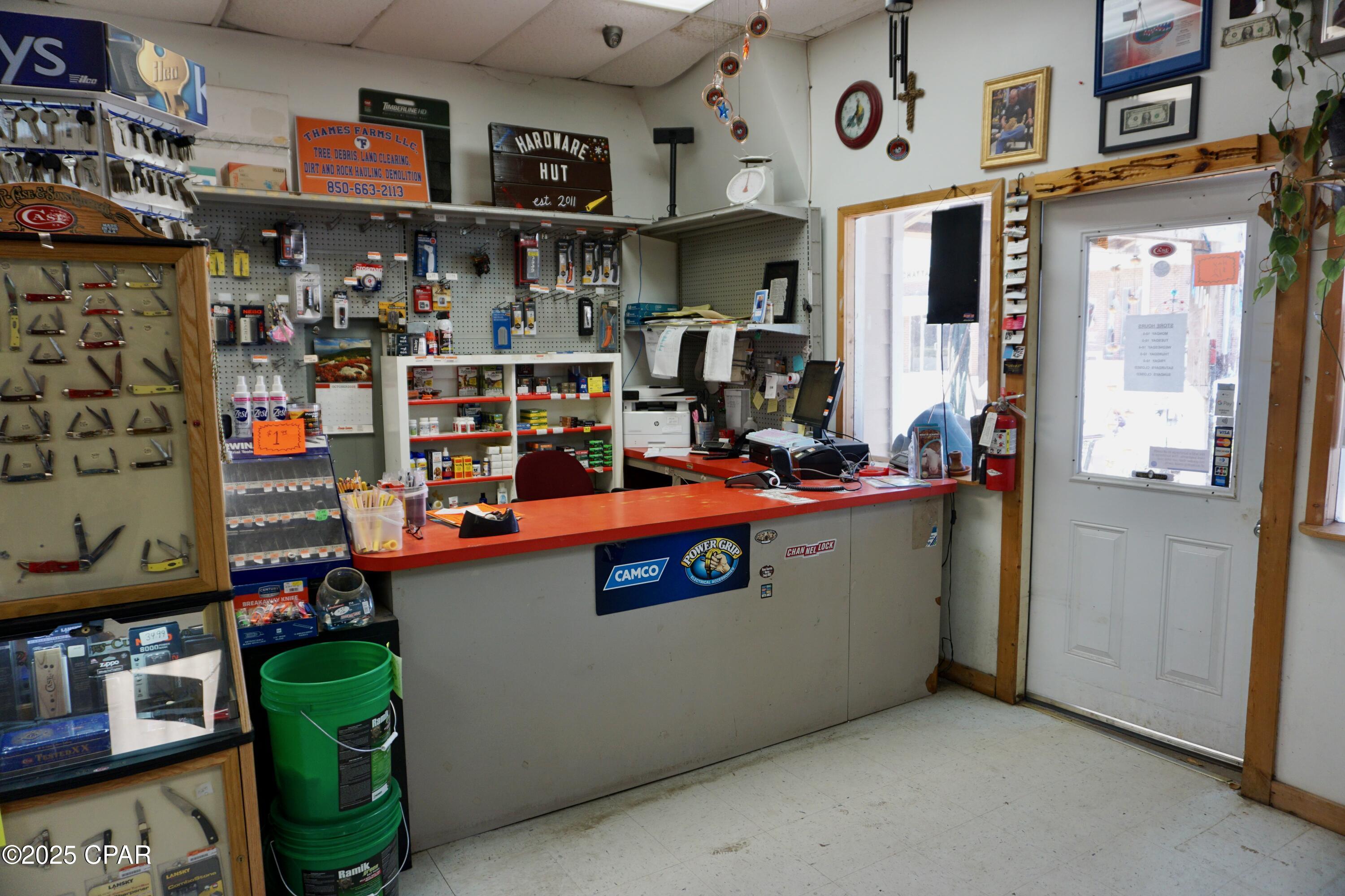 Listing photo id 5 for 19 Jefferson Street