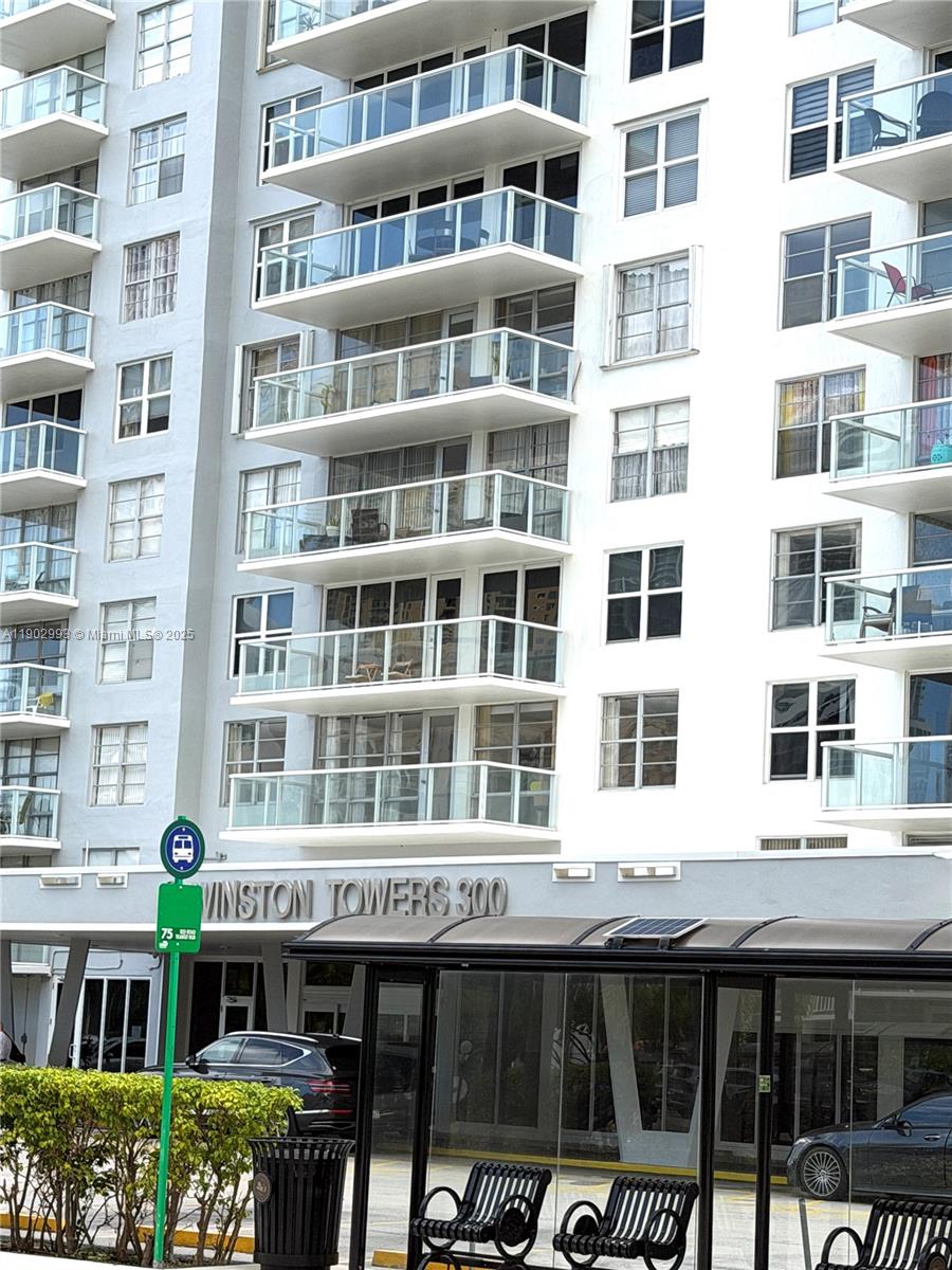 Winston Tower 300 Condo