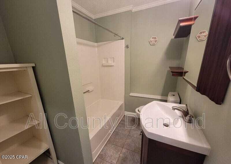 Image 10 For 215 Harris Avenue