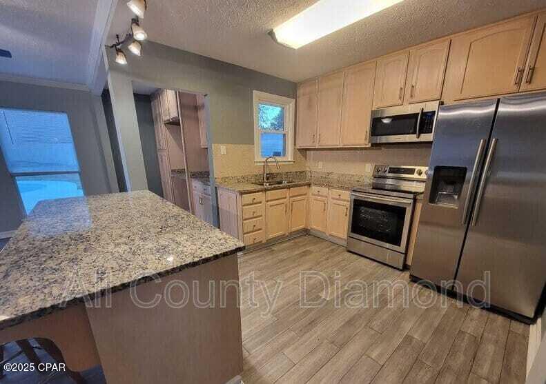 Image 4 For 215 Harris Avenue