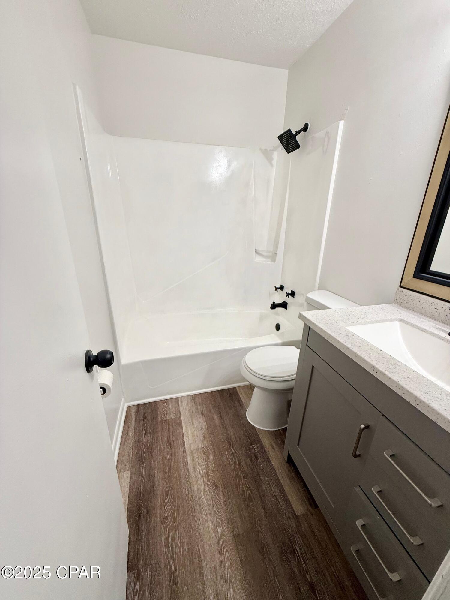 Listing photo id 12 for 506 11th Street A4