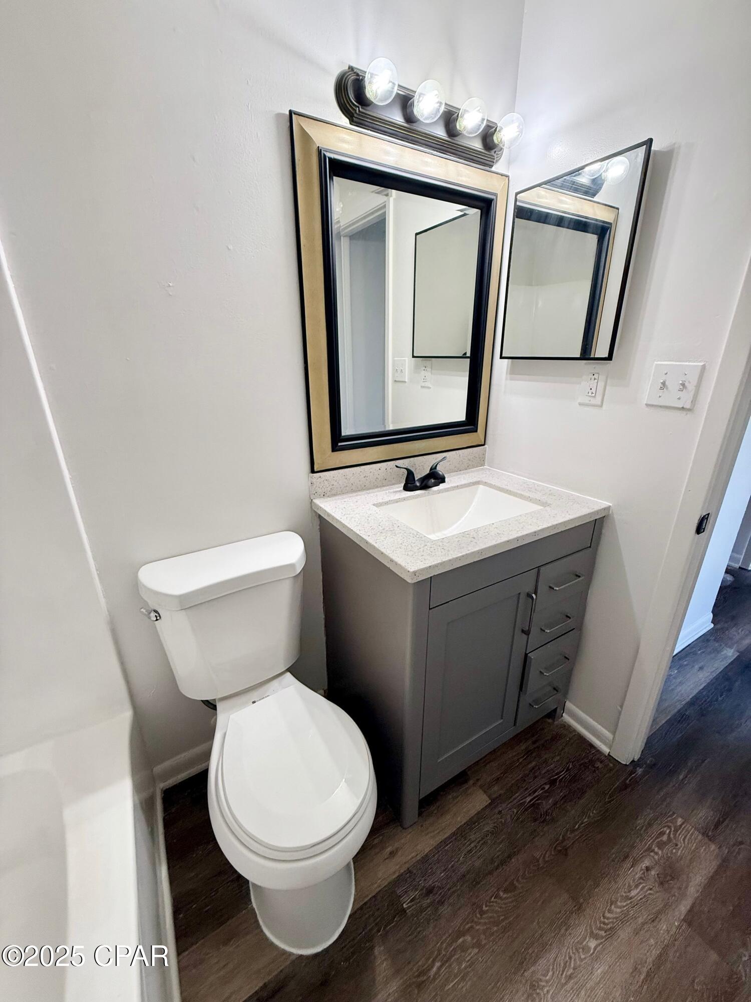 Listing photo id 13 for 506 11th Street A4