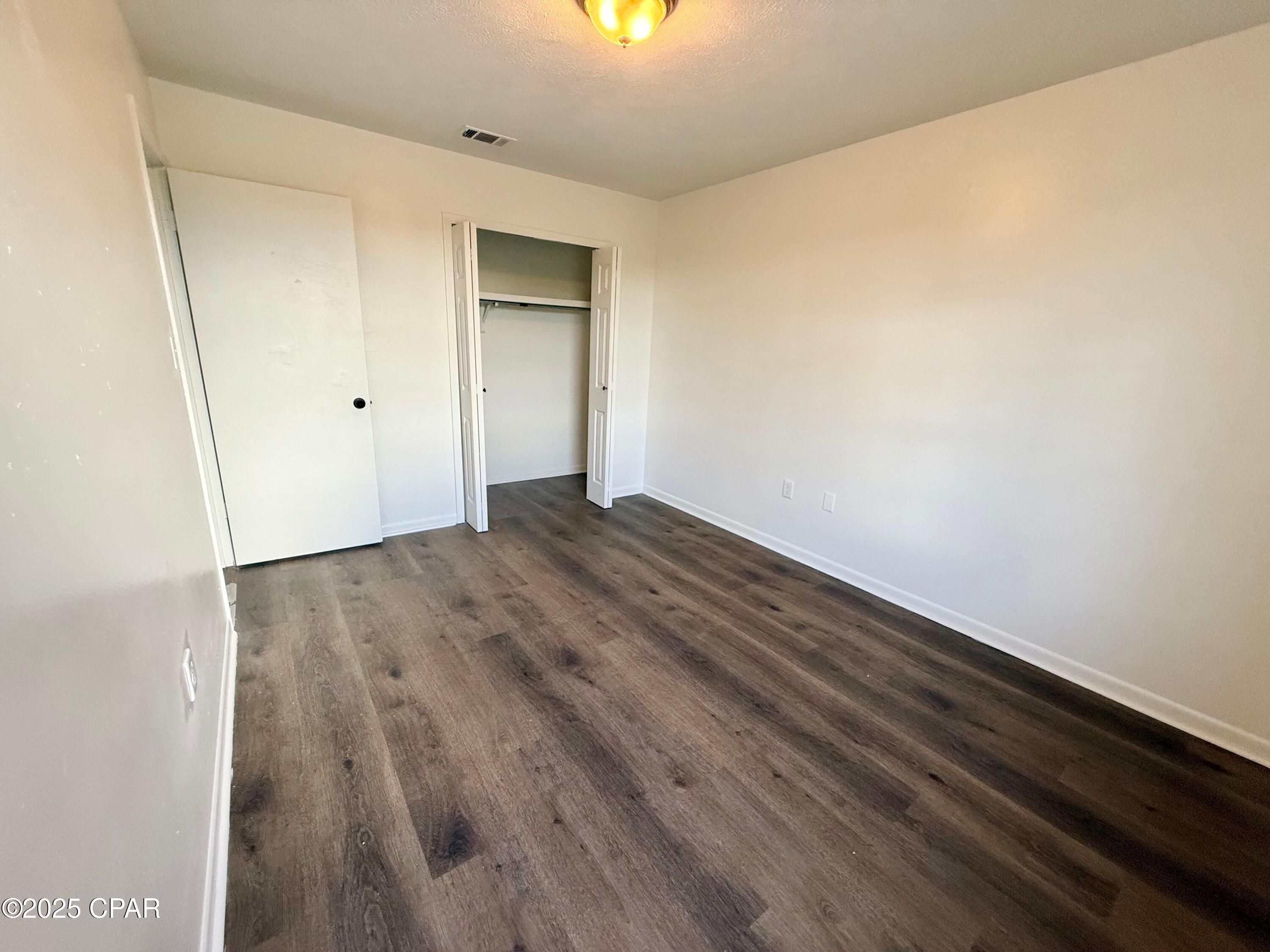 Listing photo id 7 for 506 11th Street A4