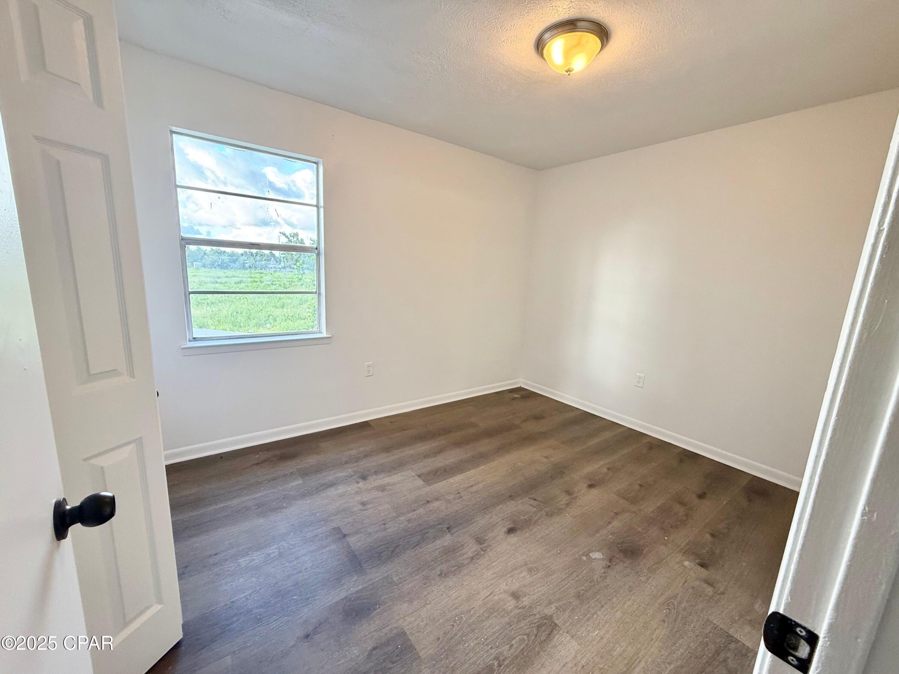 Listing photo id 9 for 506 11th Street A4