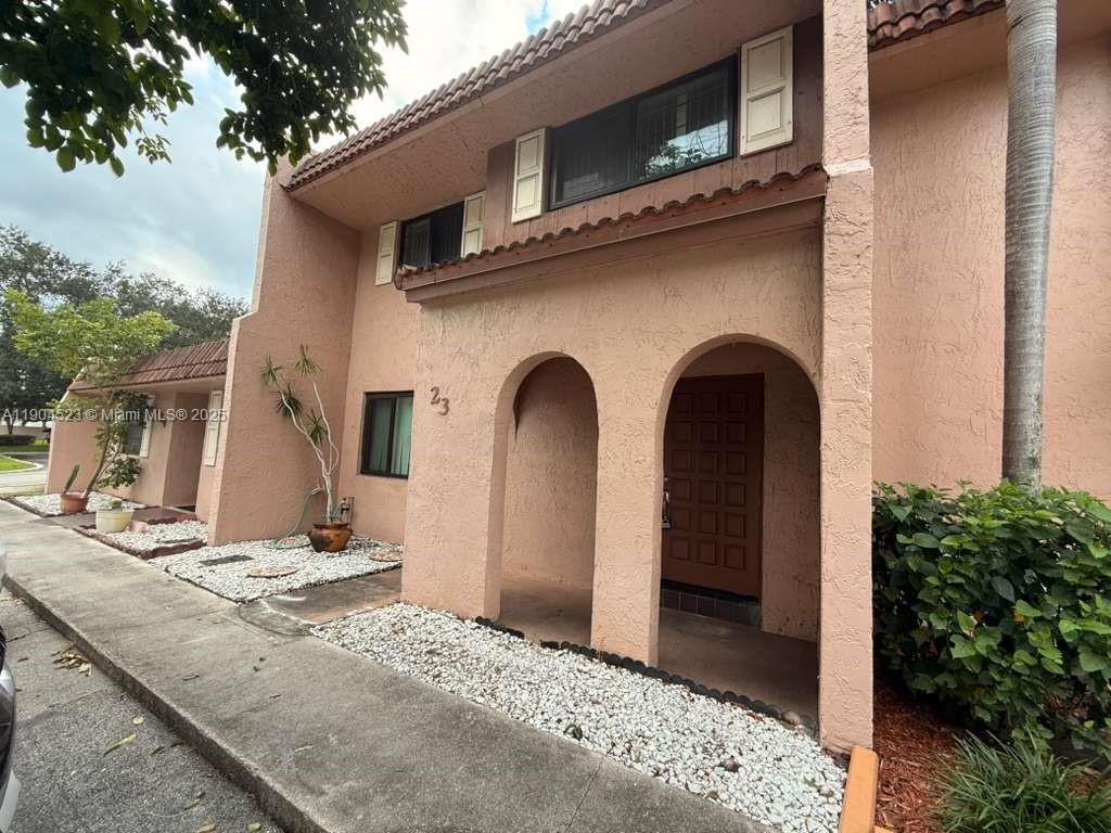 23 N Valencia Dr 2-32